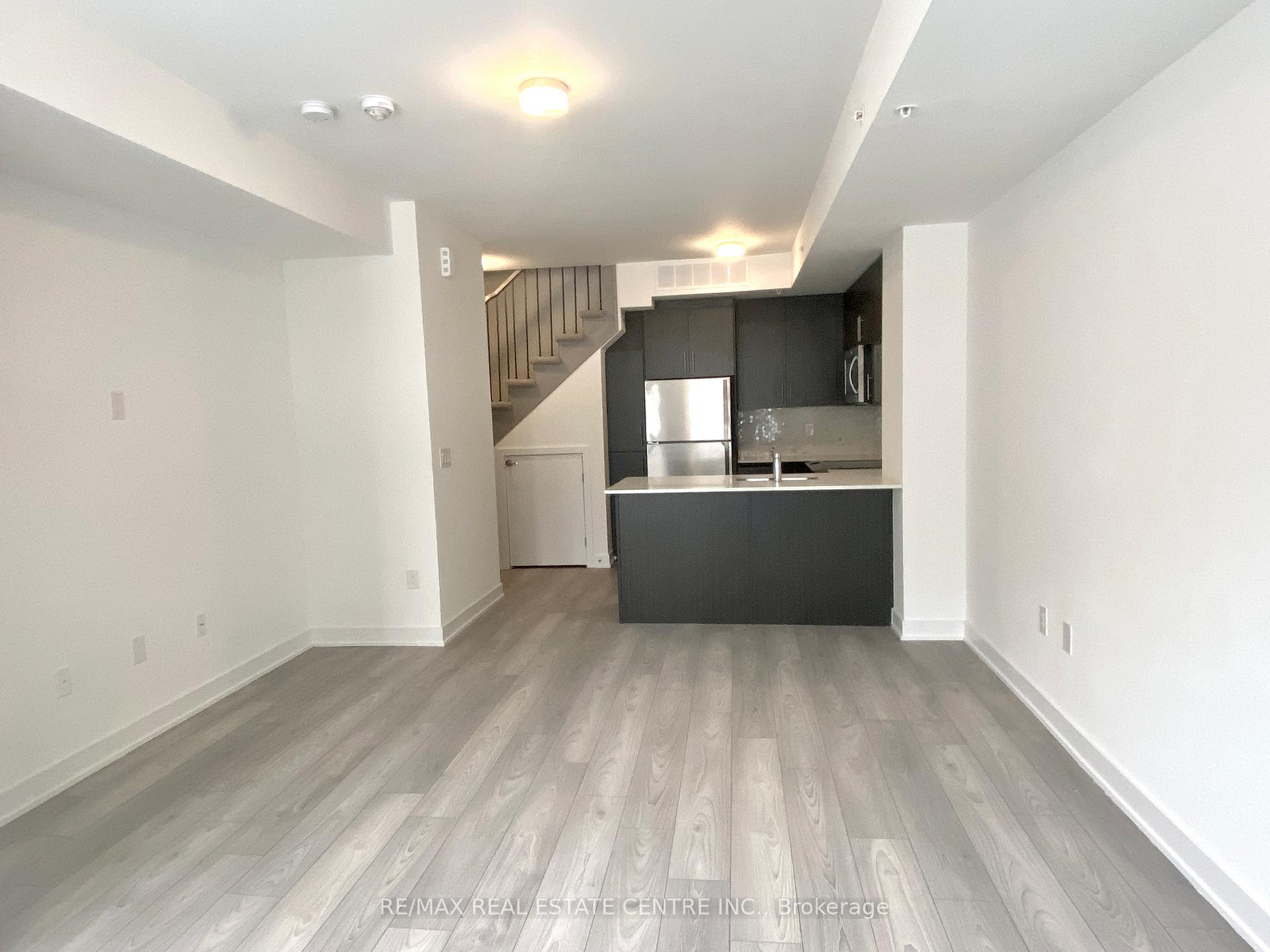 Photo 2 of Unit 5, 3483 Widdicombe Way, Mississauga, Erin Mills — HOMEH