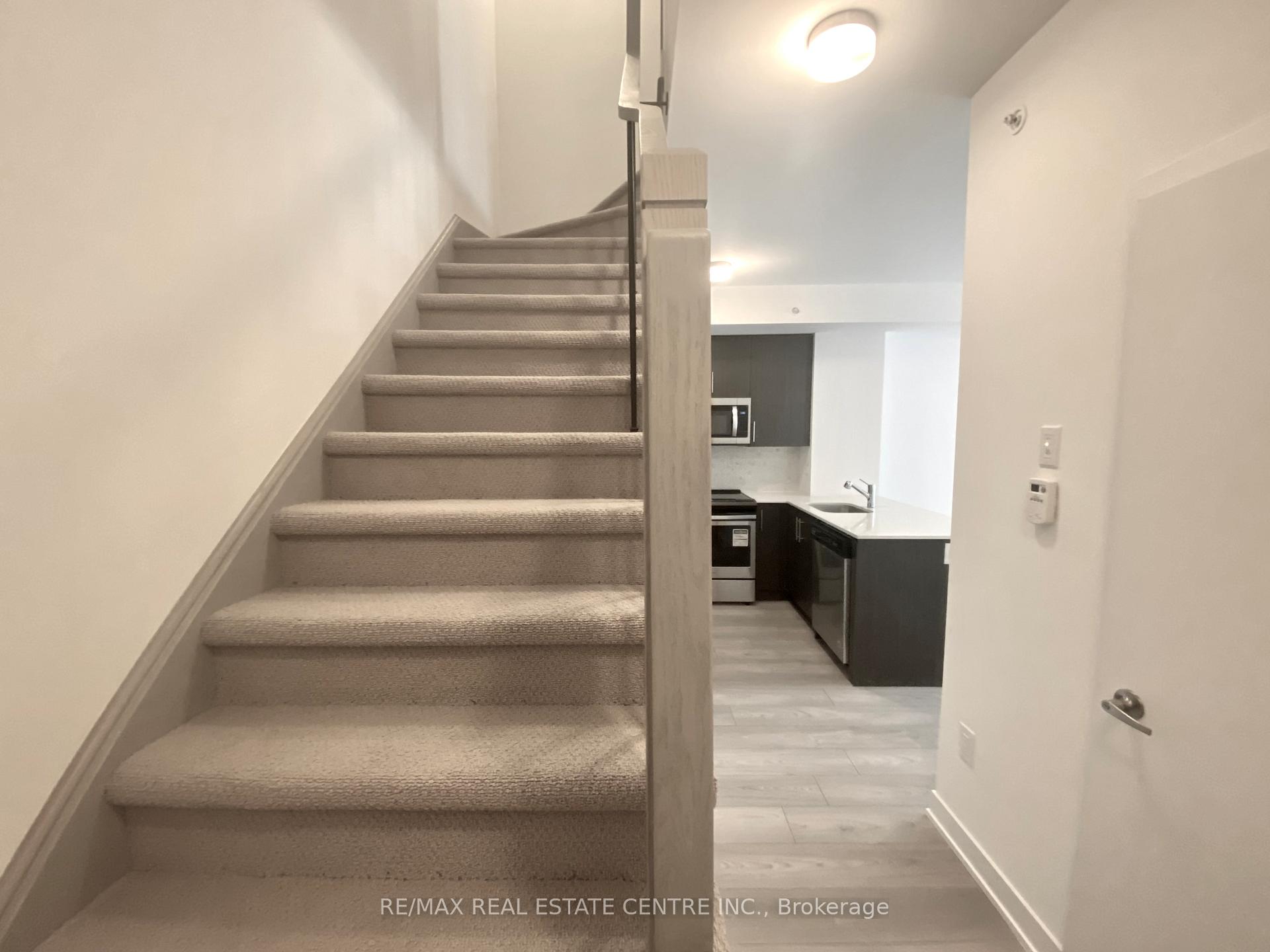 Photo 4 of Unit 5, 3483 Widdicombe Way, Mississauga, Erin Mills — HOMEH