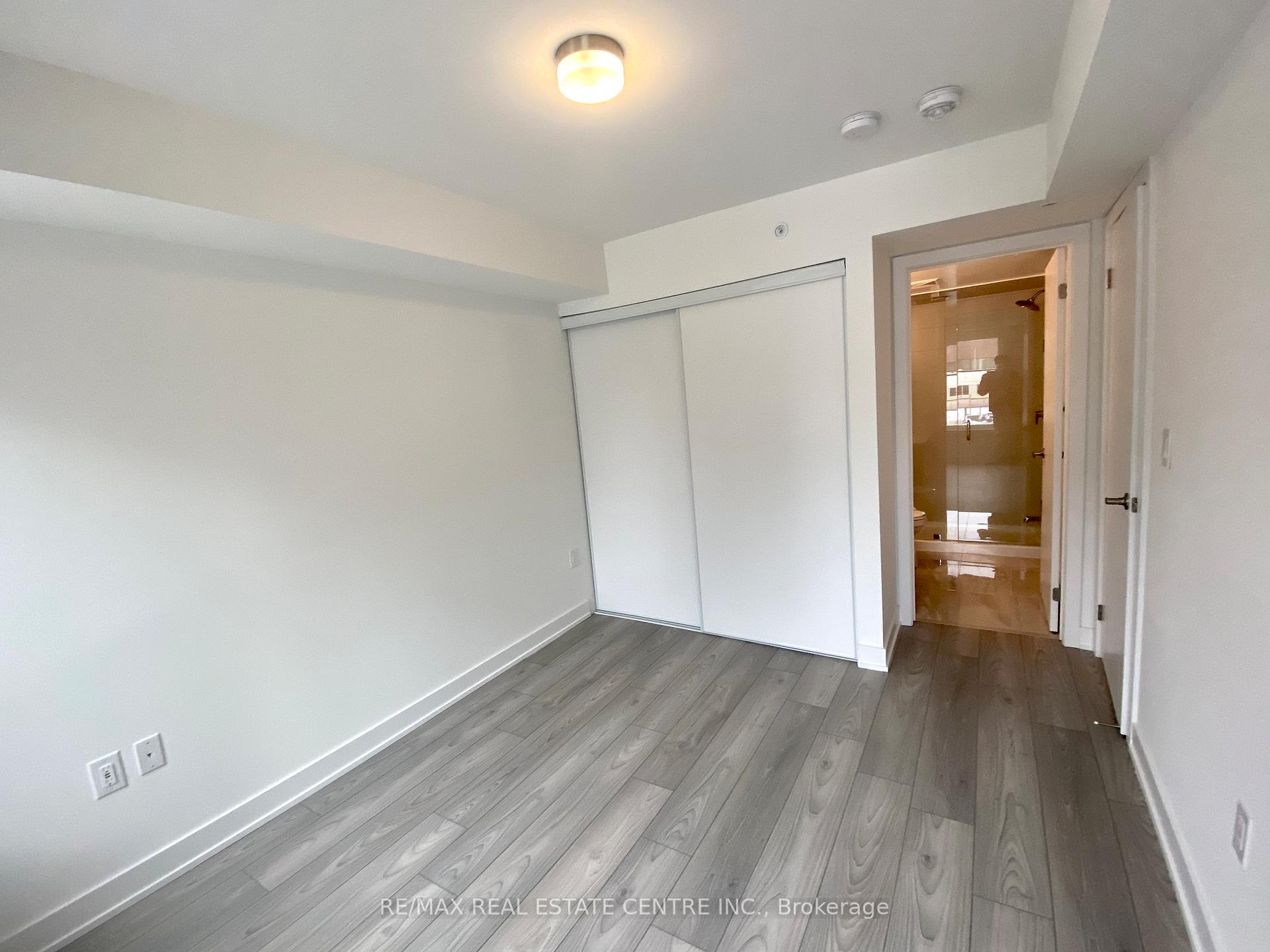 Photo 5 of Unit 5, 3483 Widdicombe Way, Mississauga, Erin Mills — HOMEH