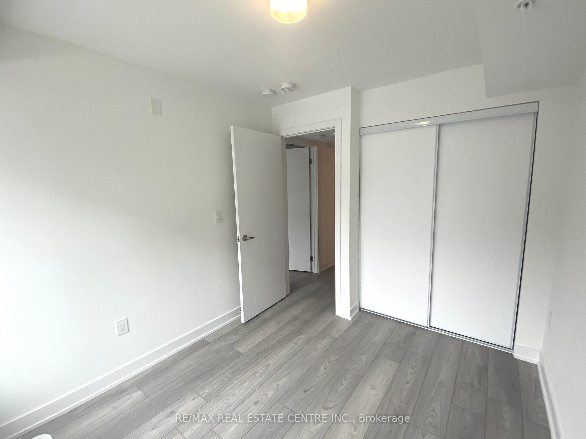 Photo 7 of Unit 5, 3483 Widdicombe Way, Mississauga, Erin Mills — HOMEH