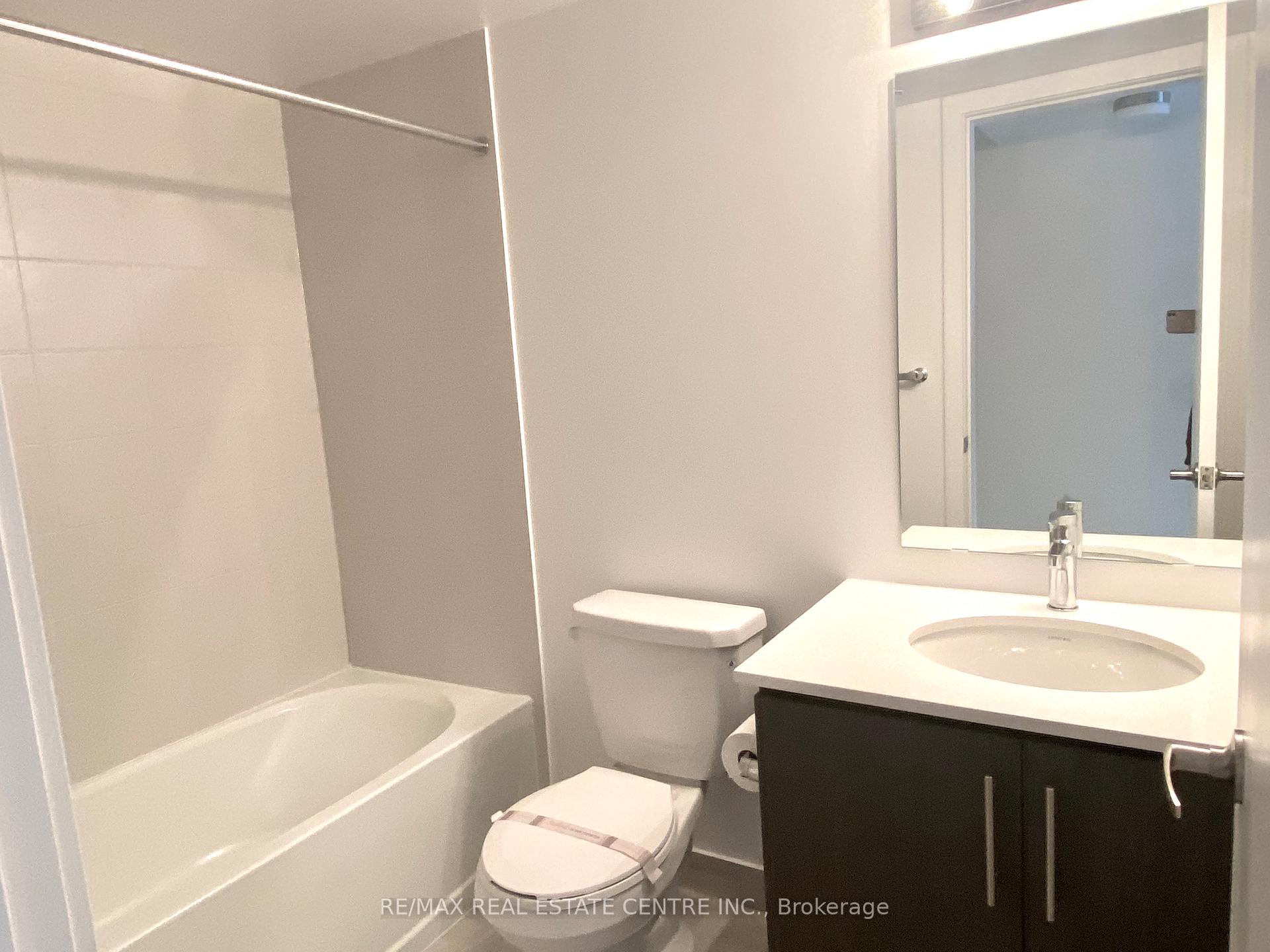 Photo 8 of Unit 5, 3483 Widdicombe Way, Mississauga, Erin Mills — HOMEH