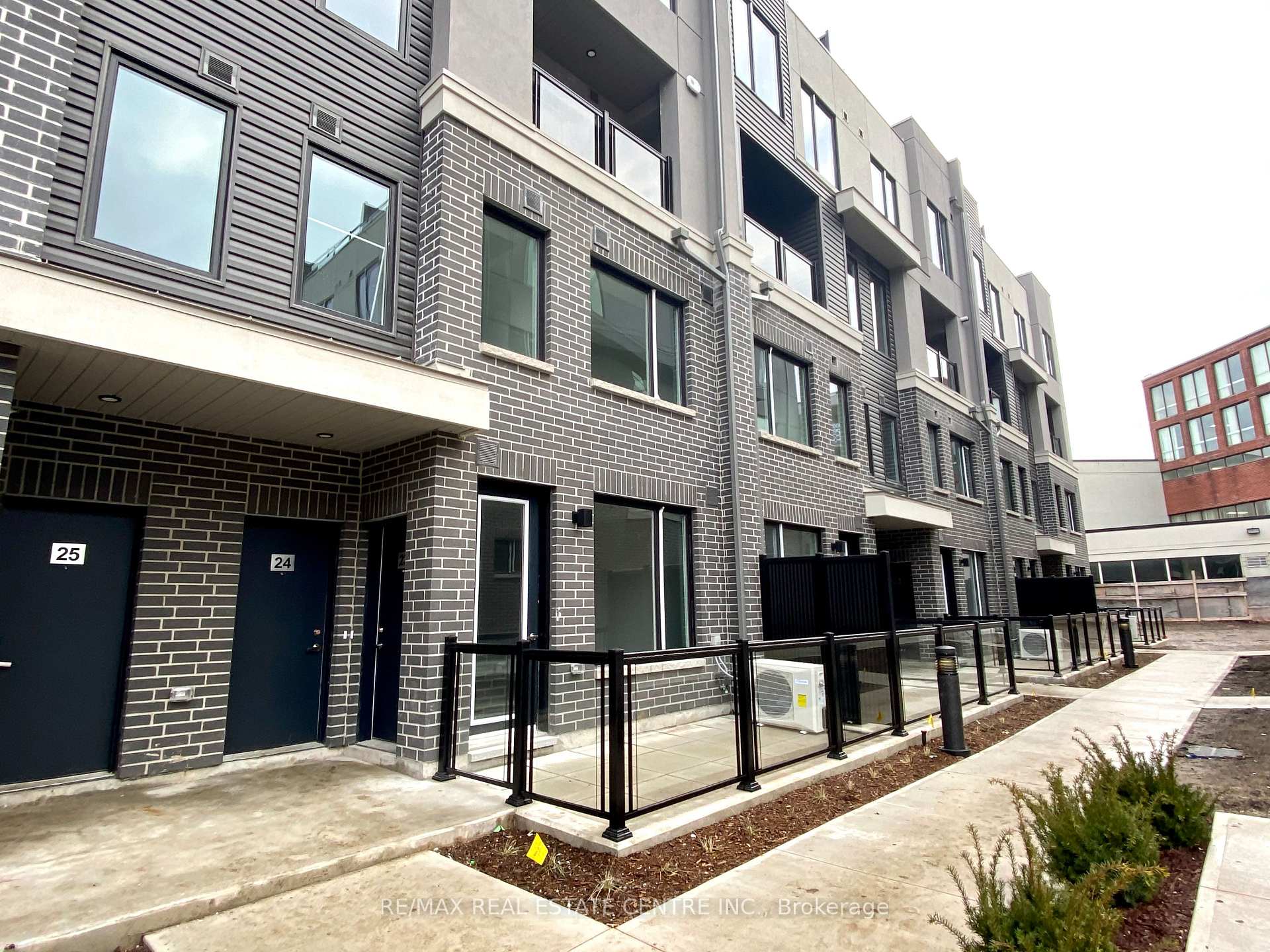 Photo 11 of Unit 5, 3483 Widdicombe Way, Mississauga, Erin Mills — HOMEH