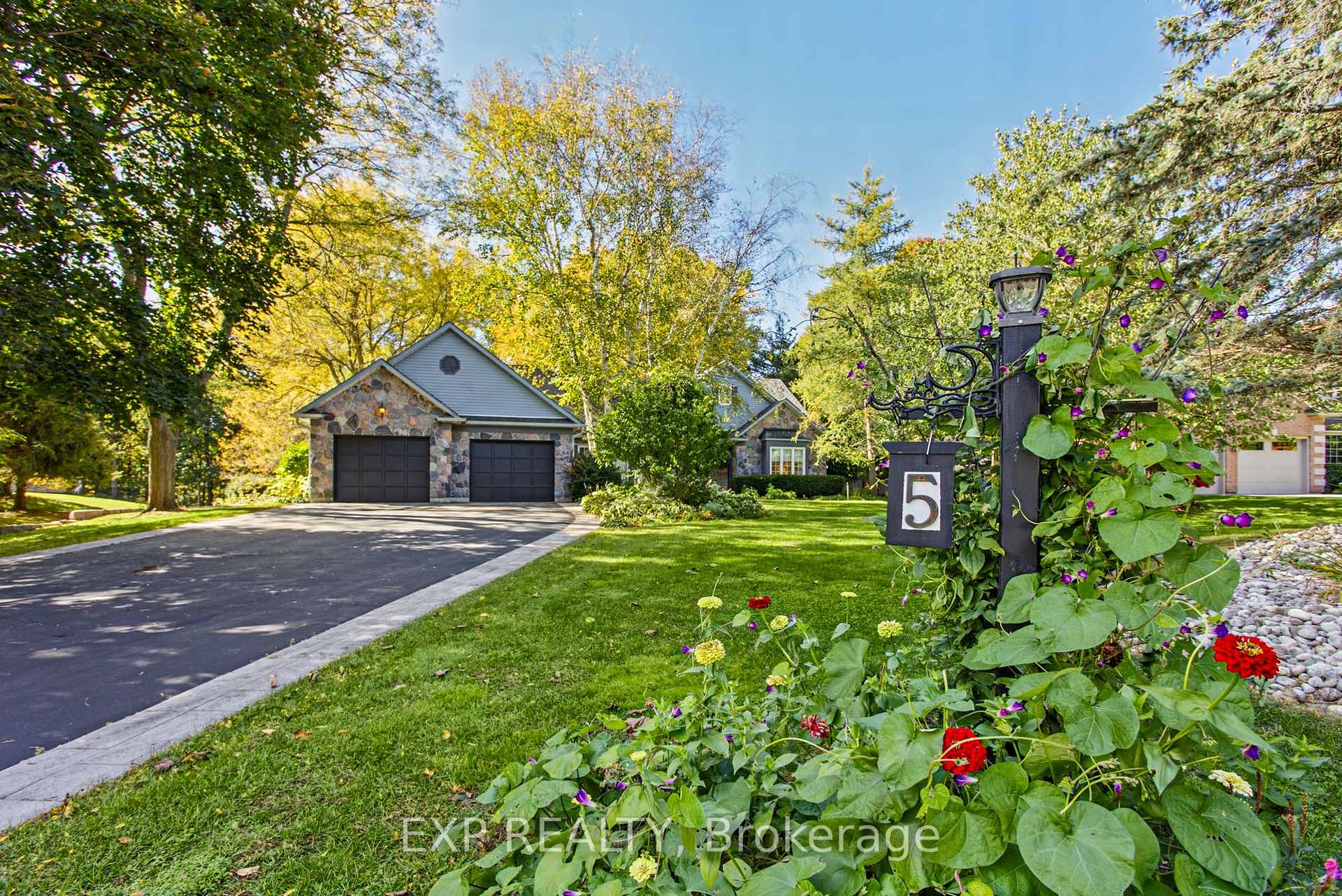 Photo 2 of 5 VanStraalen Street, Hamilton, Carlisle — HOMEH
