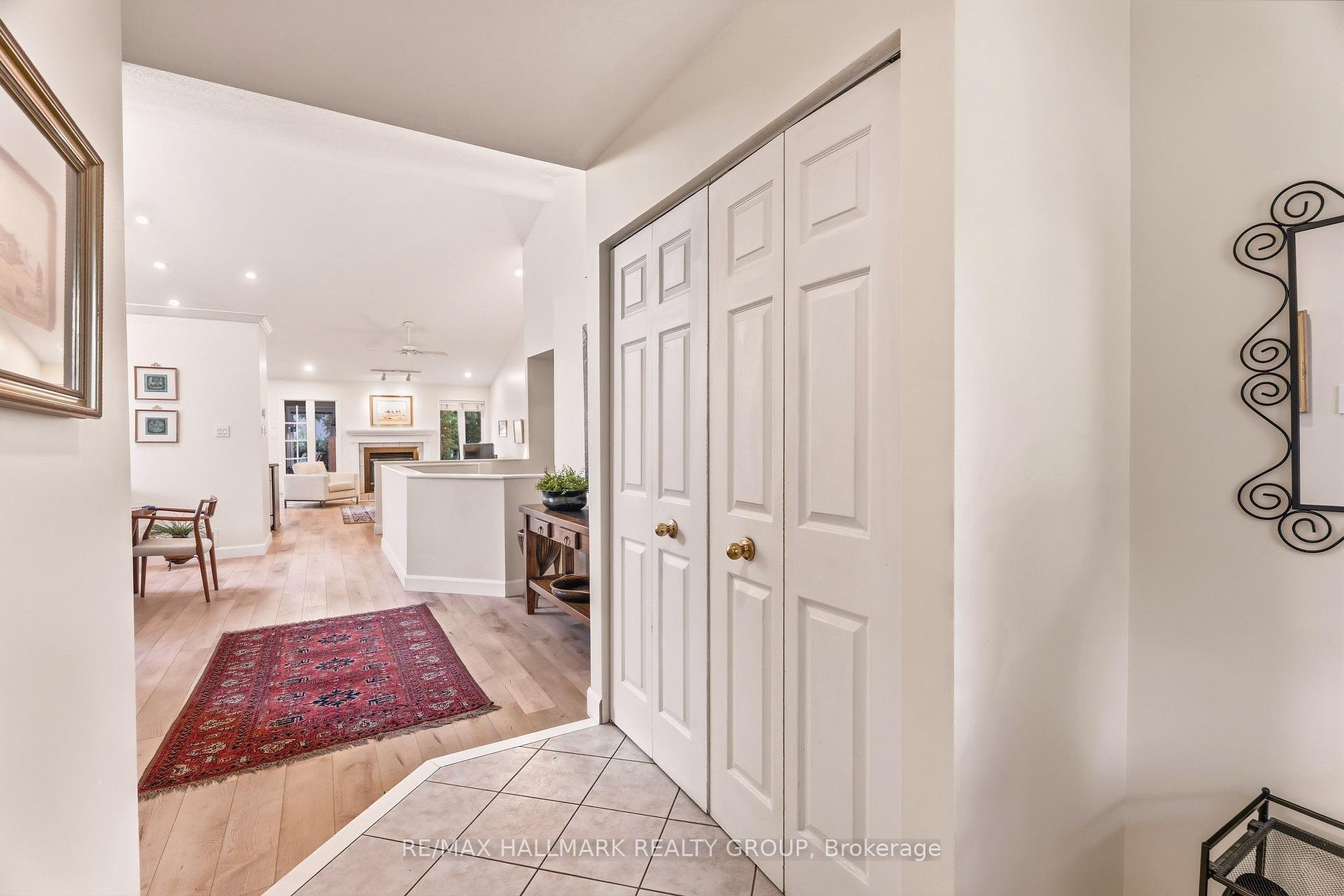 Photo 3 of 3 Burnstead Crescent, Ottawa, Kanata - Emerald Meadows/Trailwest — HOMEH
