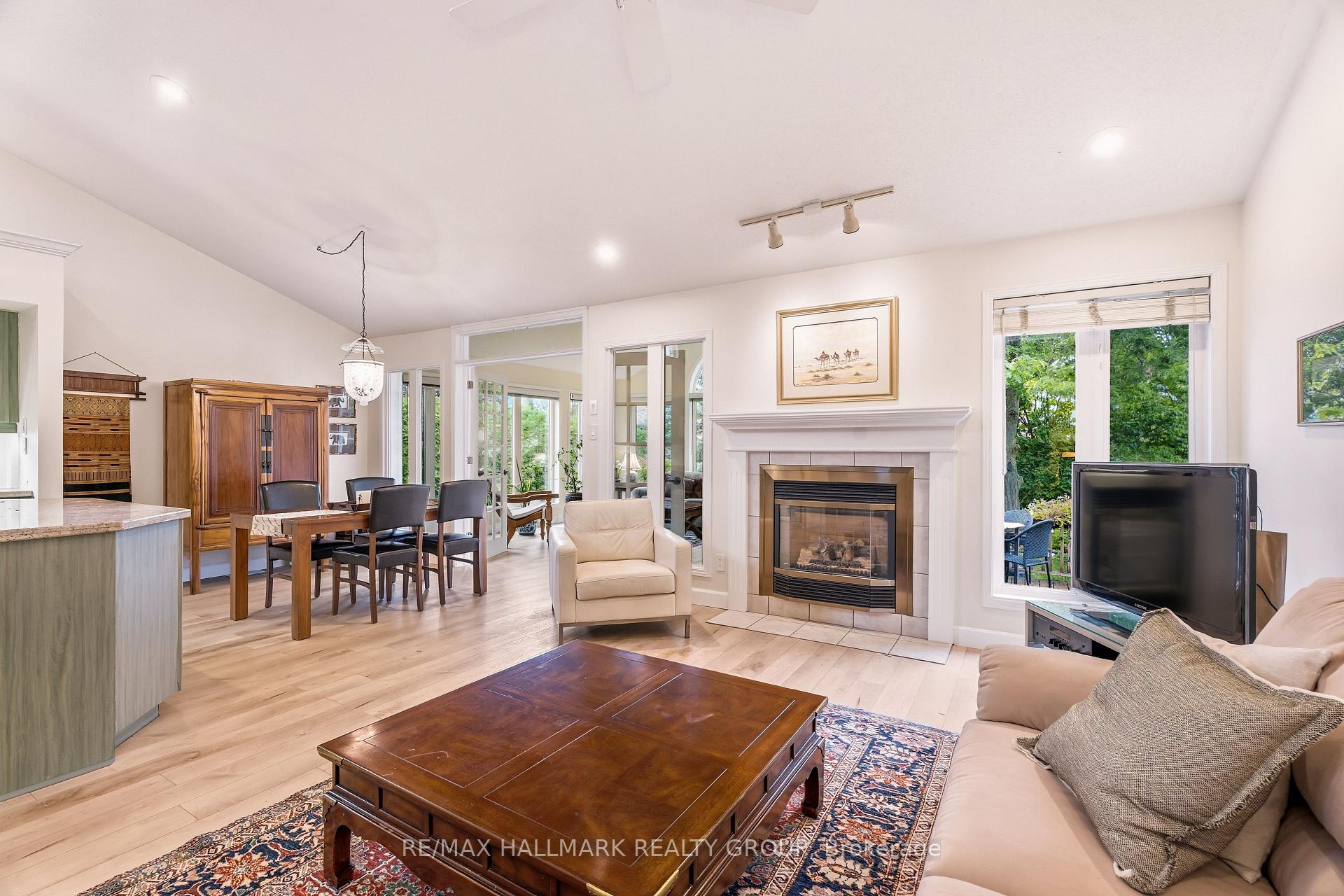 Photo 7 of 3 Burnstead Crescent, Ottawa, Kanata - Emerald Meadows/Trailwest — HOMEH