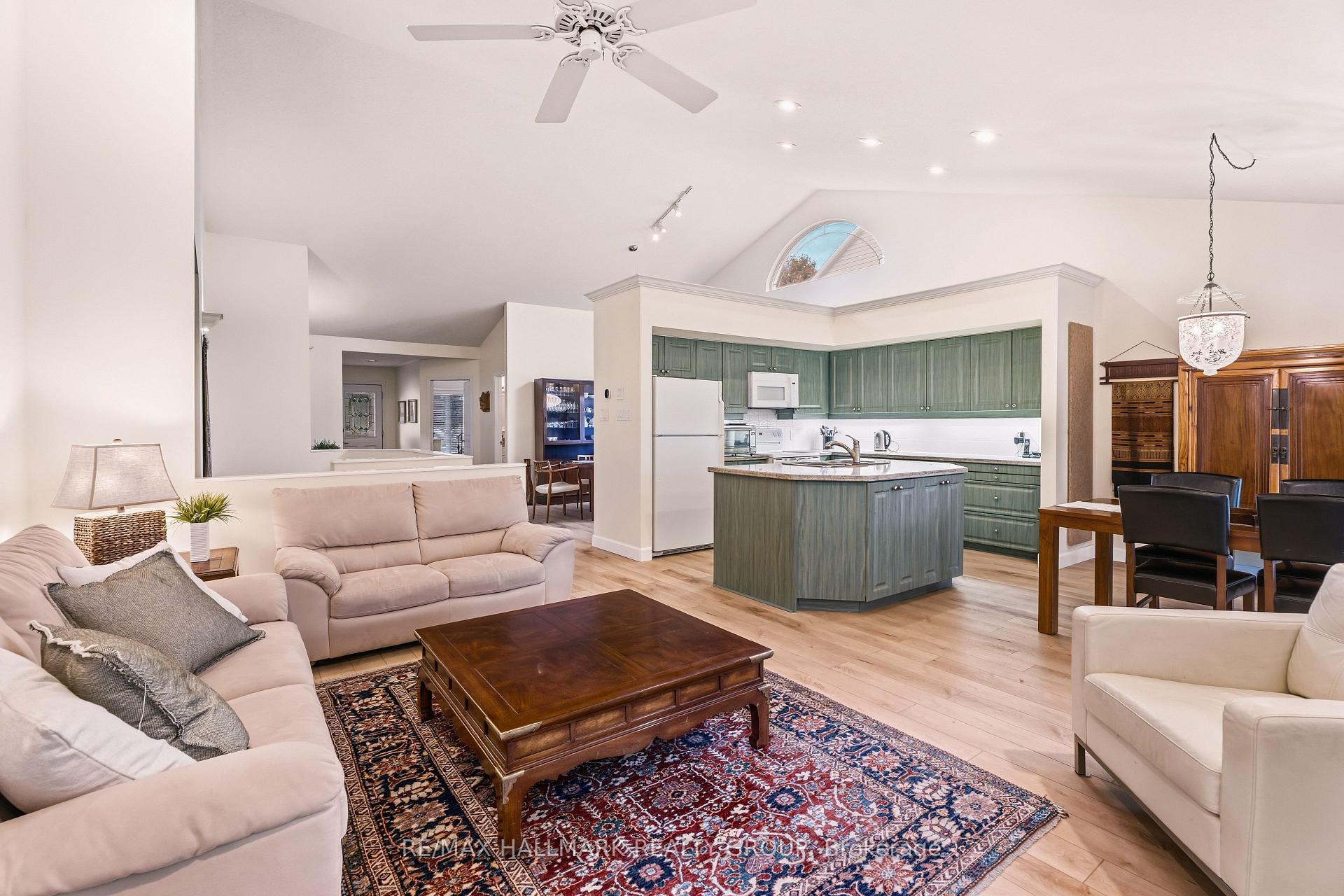 Photo 10 of 3 Burnstead Crescent, Ottawa, Kanata - Emerald Meadows/Trailwest — HOMEH