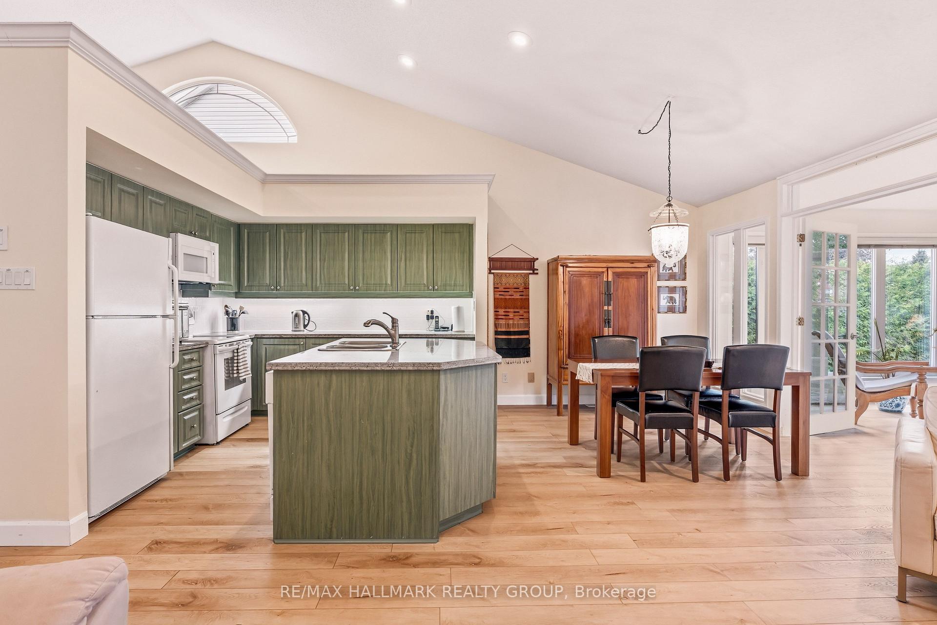 Photo 12 of 3 Burnstead Crescent, Ottawa, Kanata - Emerald Meadows/Trailwest — HOMEH