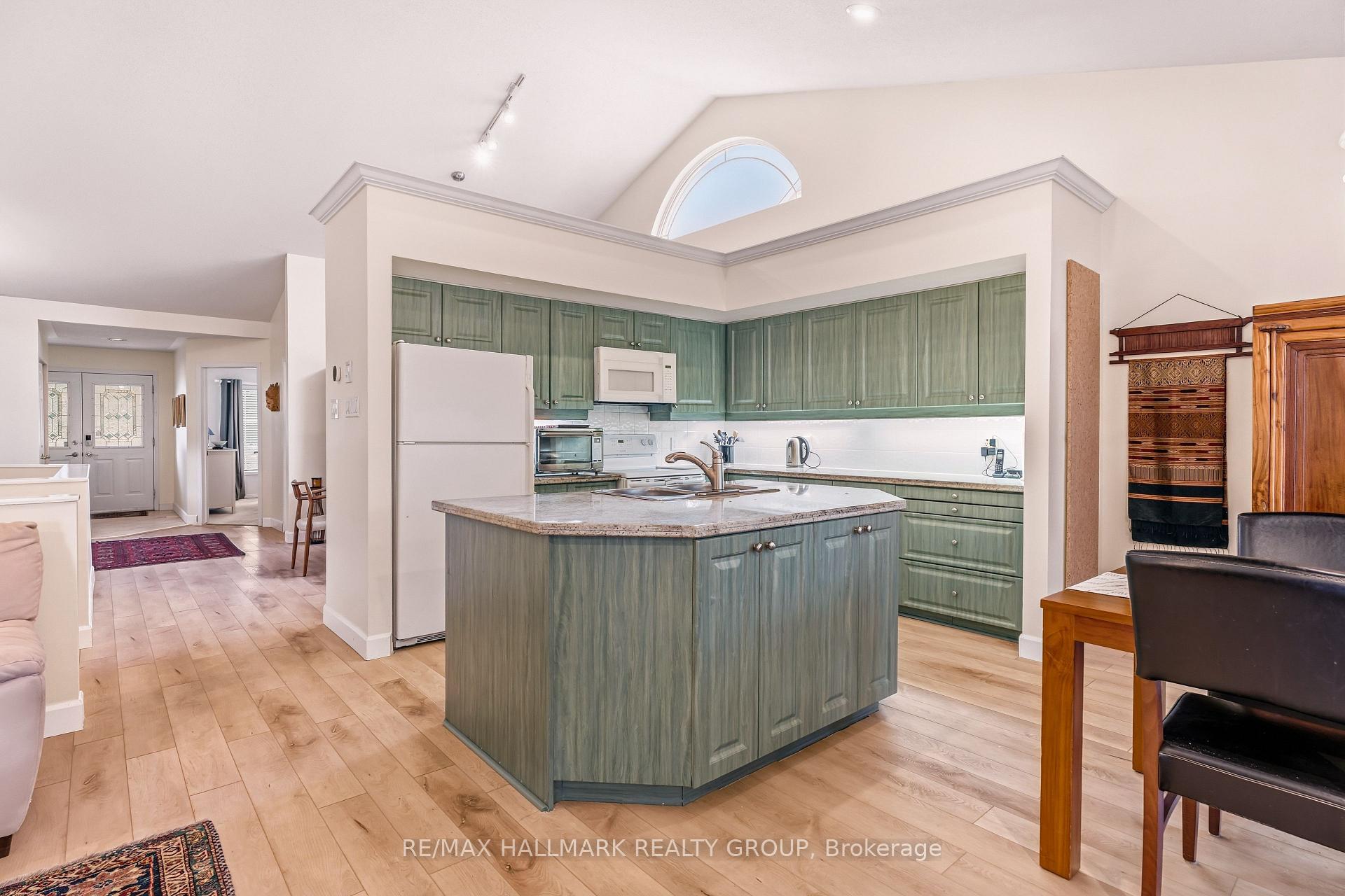 Photo 13 of 3 Burnstead Crescent, Ottawa, Kanata - Emerald Meadows/Trailwest — HOMEH