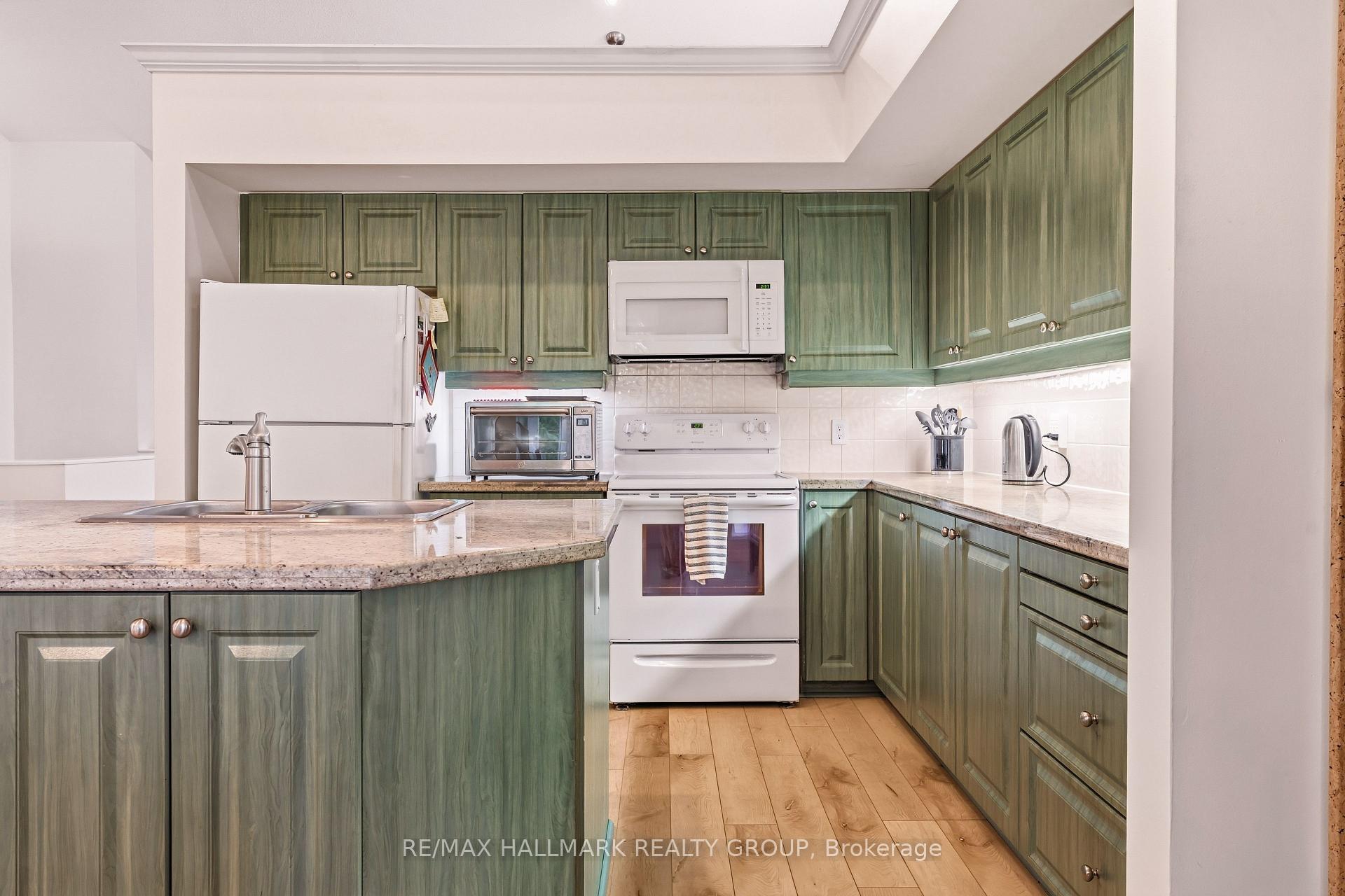 Photo 14 of 3 Burnstead Crescent, Ottawa, Kanata - Emerald Meadows/Trailwest — HOMEH