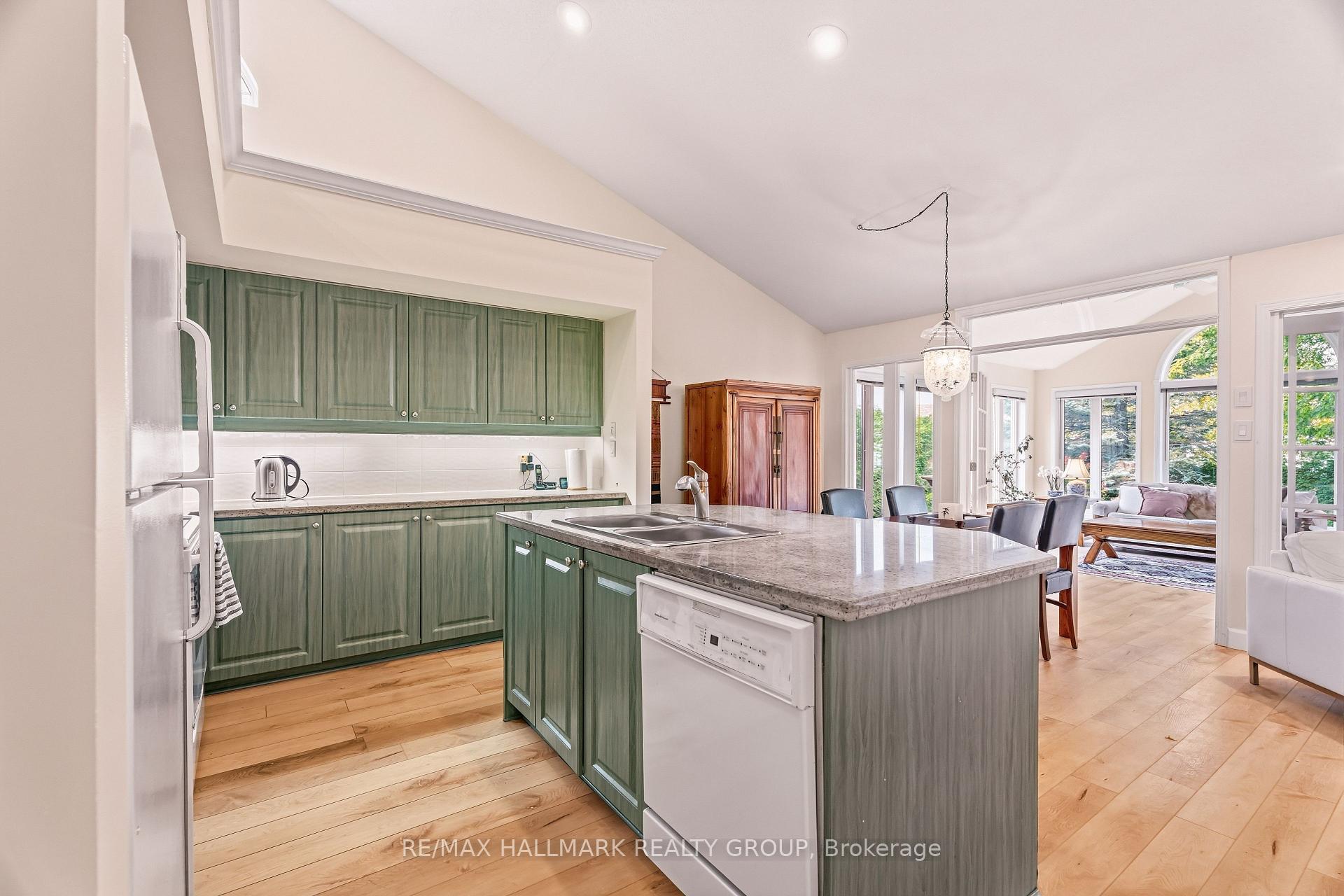 Photo 15 of 3 Burnstead Crescent, Ottawa, Kanata - Emerald Meadows/Trailwest — HOMEH