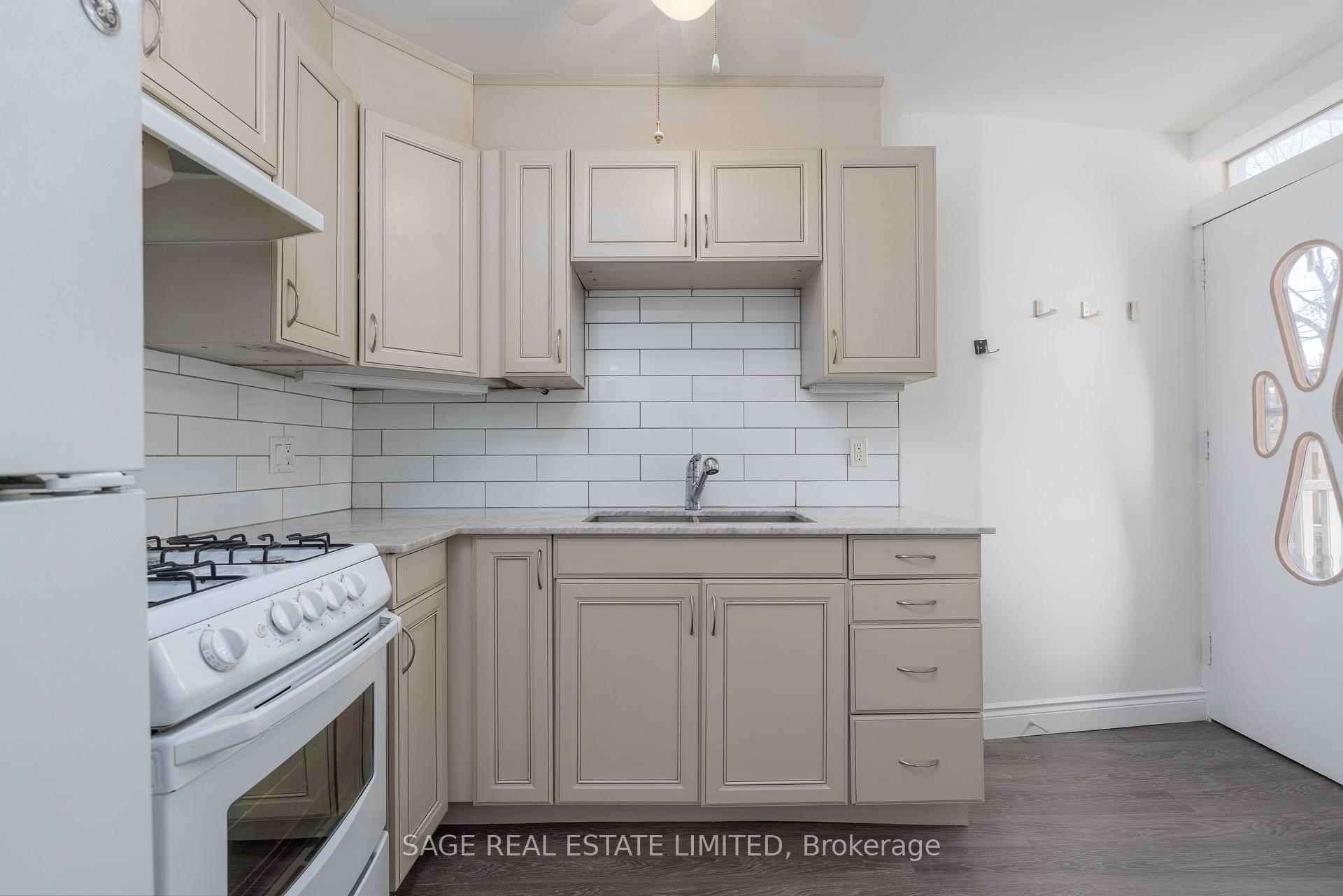 Photo 4 of Unit 1B, 8 Brookmount Road, Toronto, The Beaches — HOMEH
