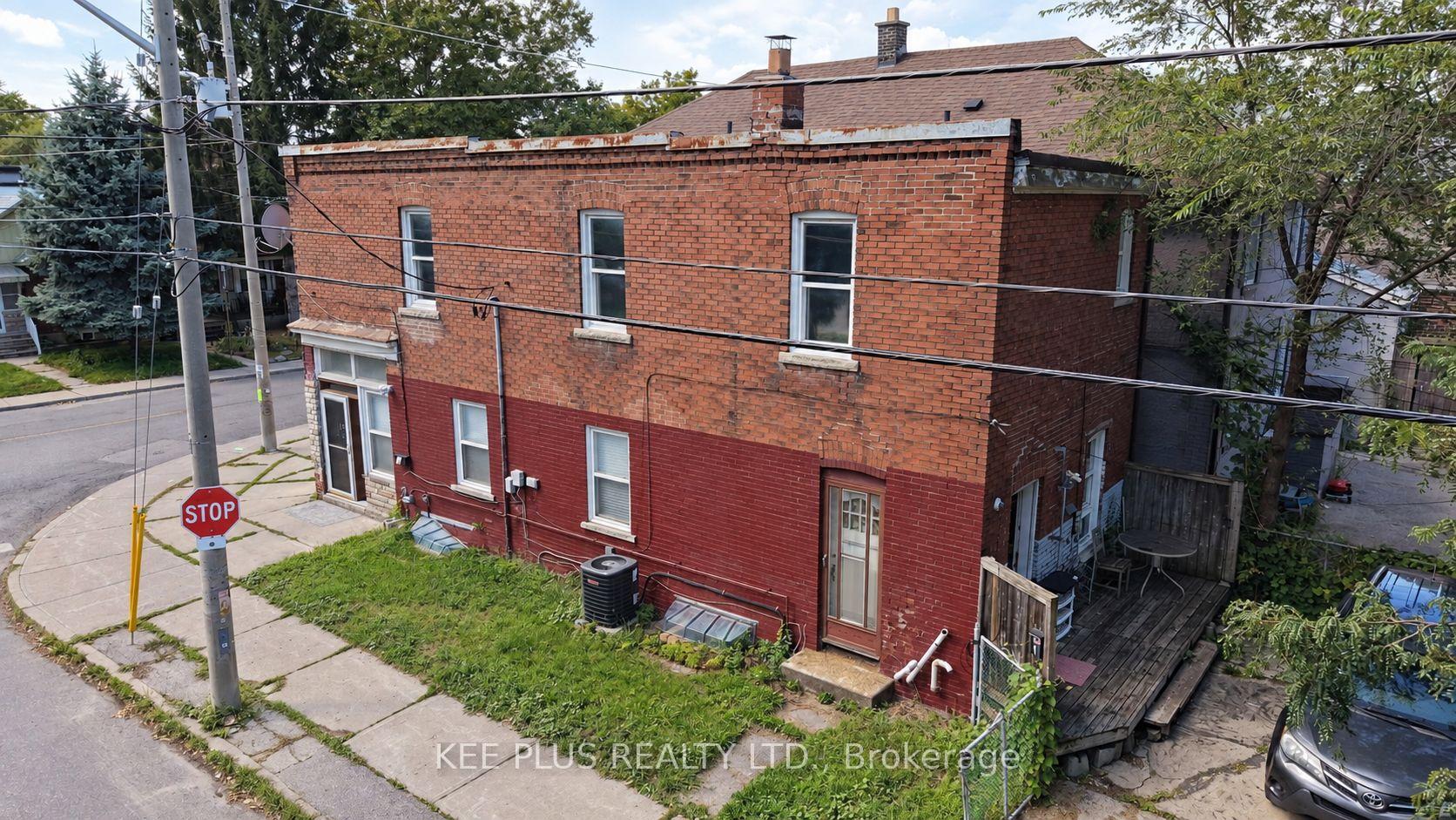Photo 5 of 131 Chisholm Avenue, Toronto, Woodbine-Lumsden — HOMEH