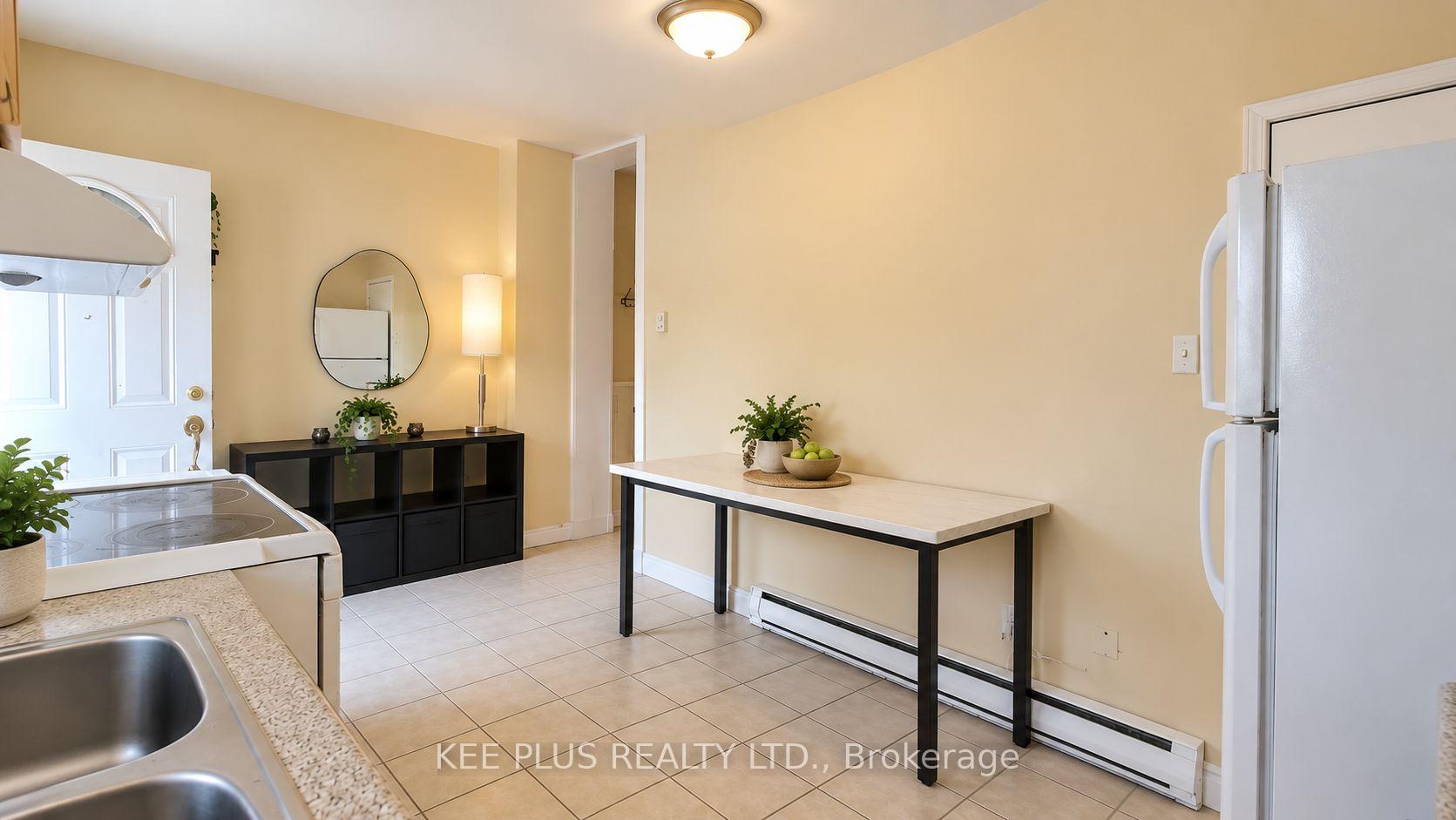 Photo 11 of 131 Chisholm Avenue, Toronto, Woodbine-Lumsden — HOMEH