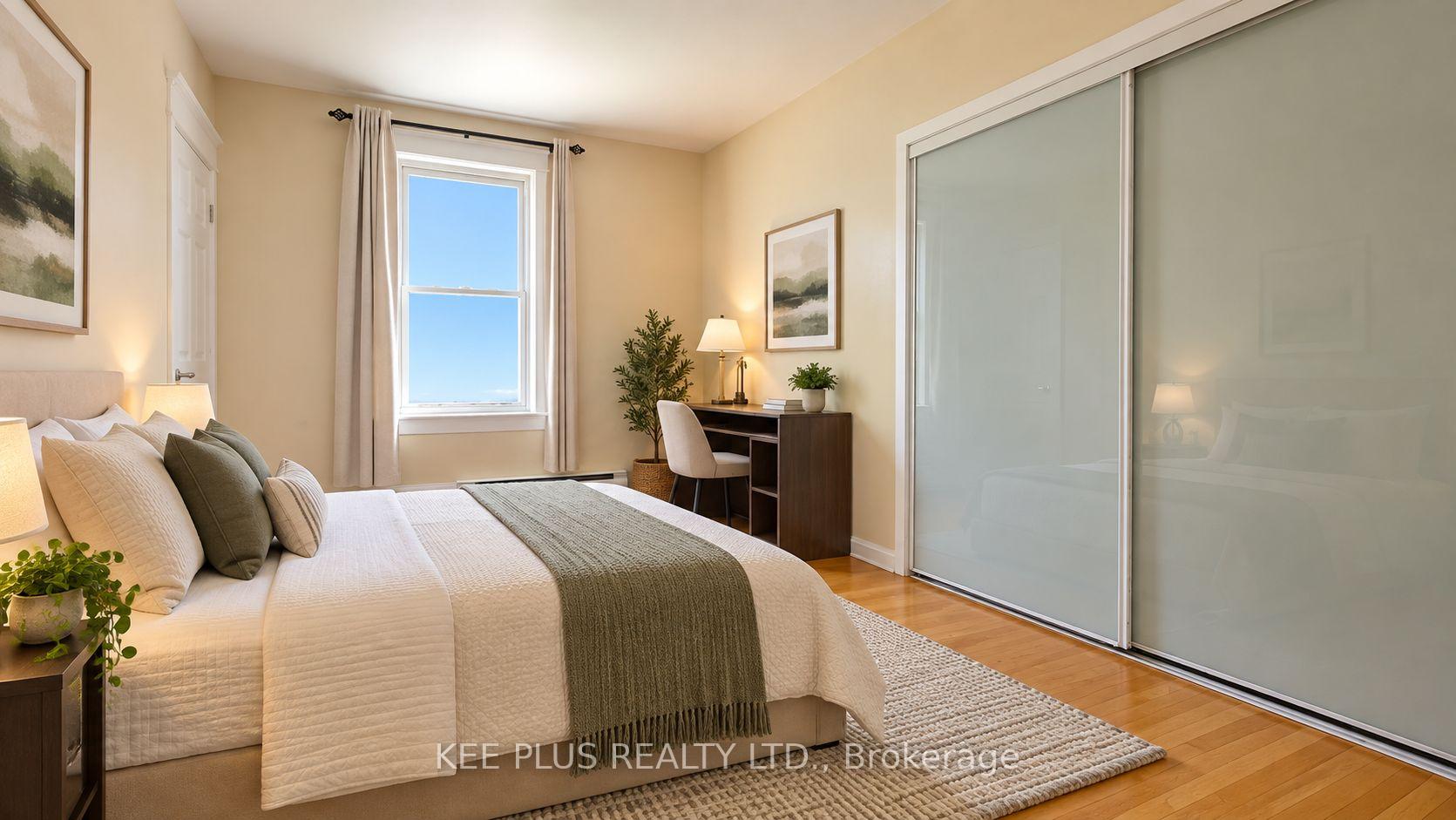 Photo 23 of 131 Chisholm Avenue, Toronto, Woodbine-Lumsden — HOMEH
