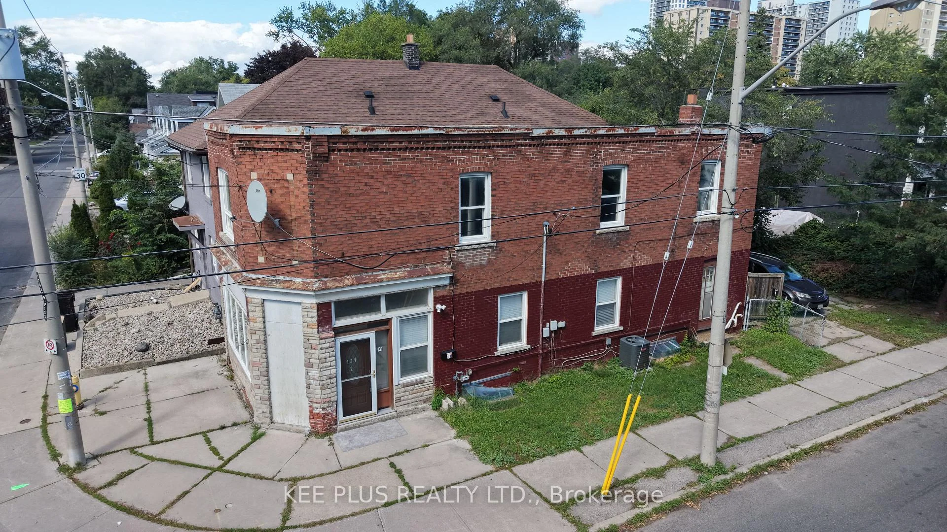 Photo 3 of 131 Chisholm Avenue, Toronto, Woodbine-Lumsden — HOMEH