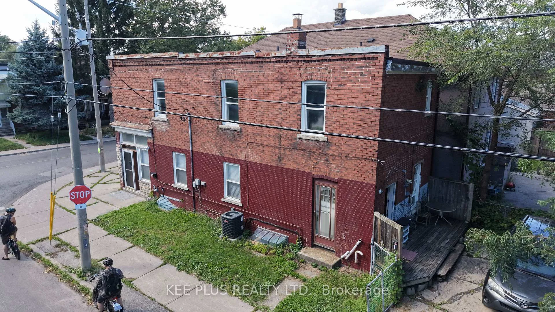 Photo 4 of 131 Chisholm Avenue, Toronto, Woodbine-Lumsden — HOMEH