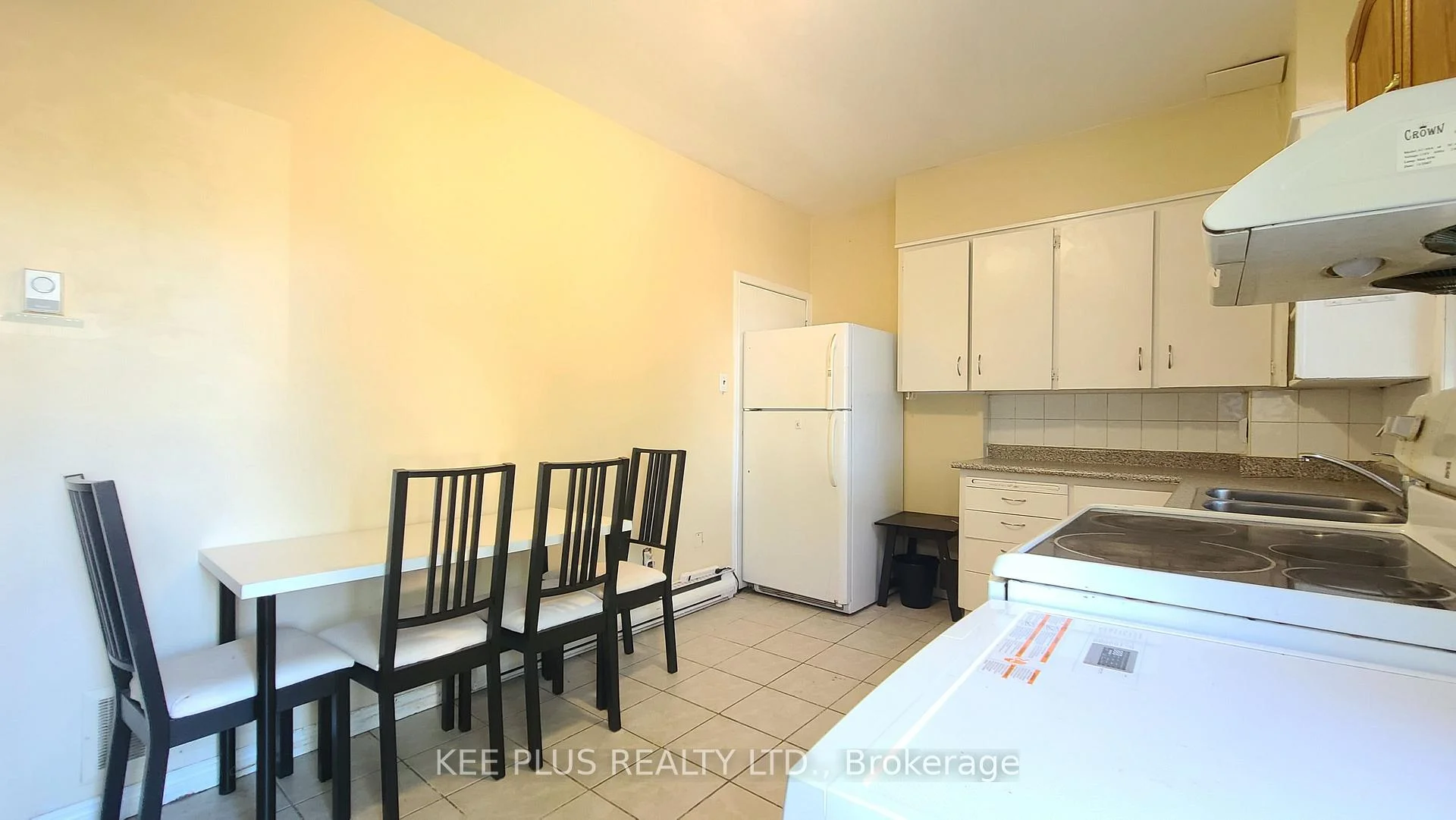 Photo 15 of 131 Chisholm Avenue, Toronto, Woodbine-Lumsden — HOMEH