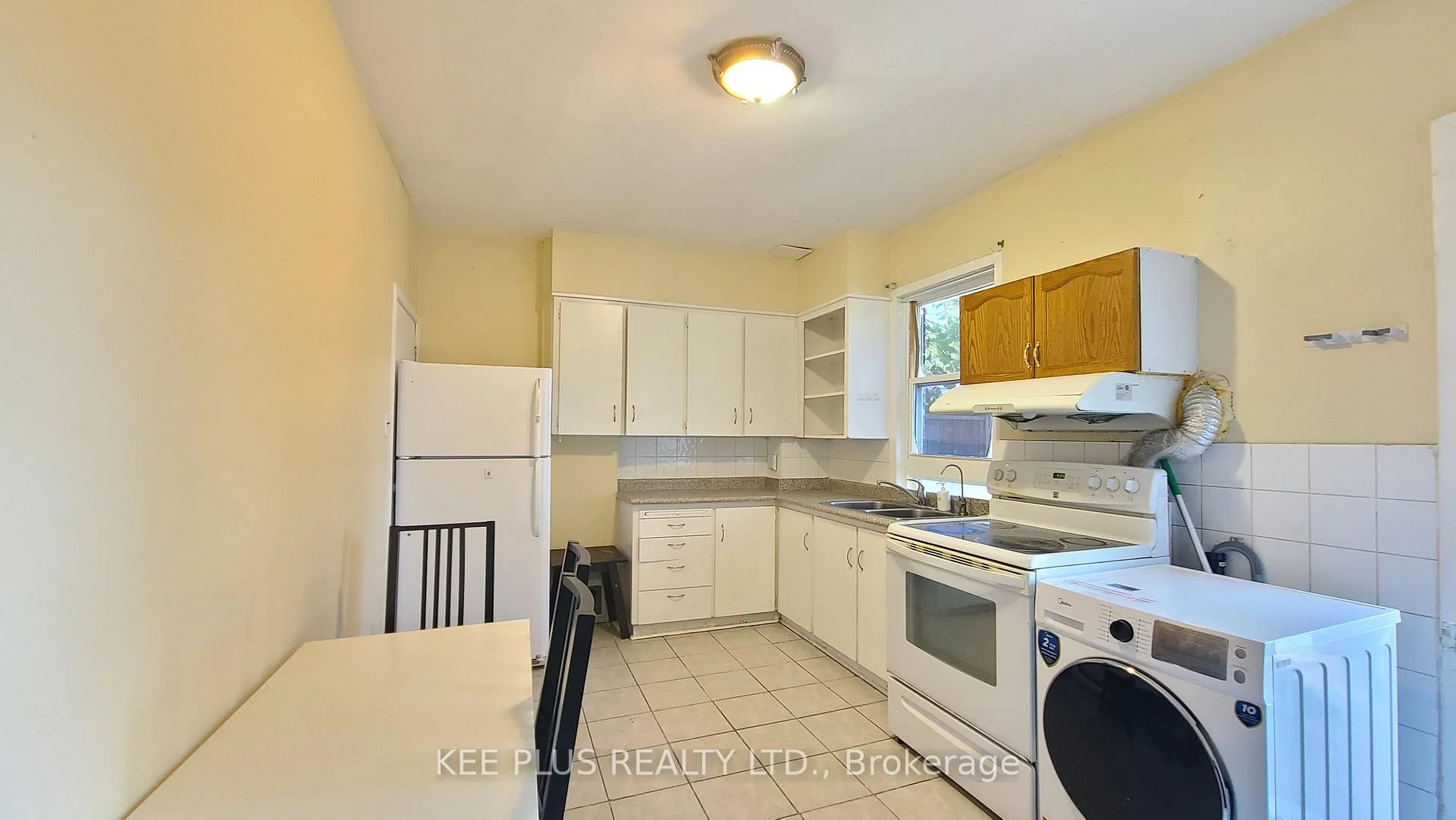 Photo 16 of 131 Chisholm Avenue, Toronto, Woodbine-Lumsden — HOMEH