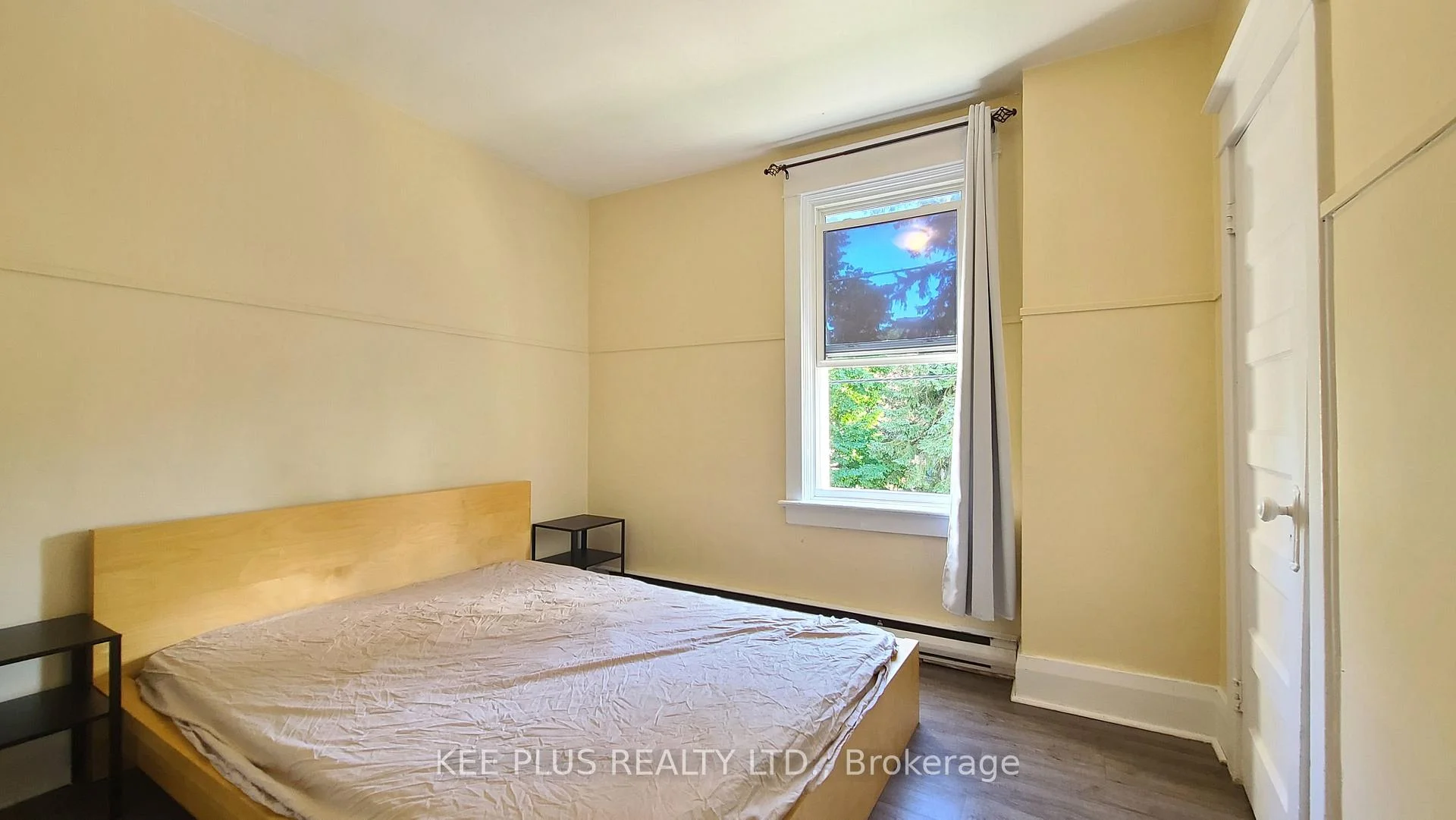 Photo 20 of 131 Chisholm Avenue, Toronto, Woodbine-Lumsden — HOMEH