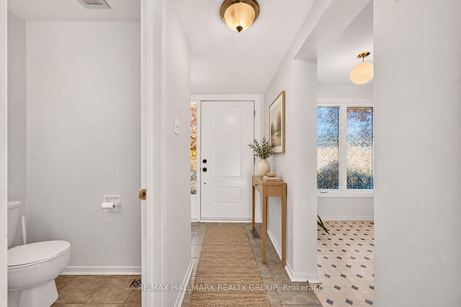 Photo 3 of 122 Costello Avenue, Ottawa, Leslie Park — HOMEH