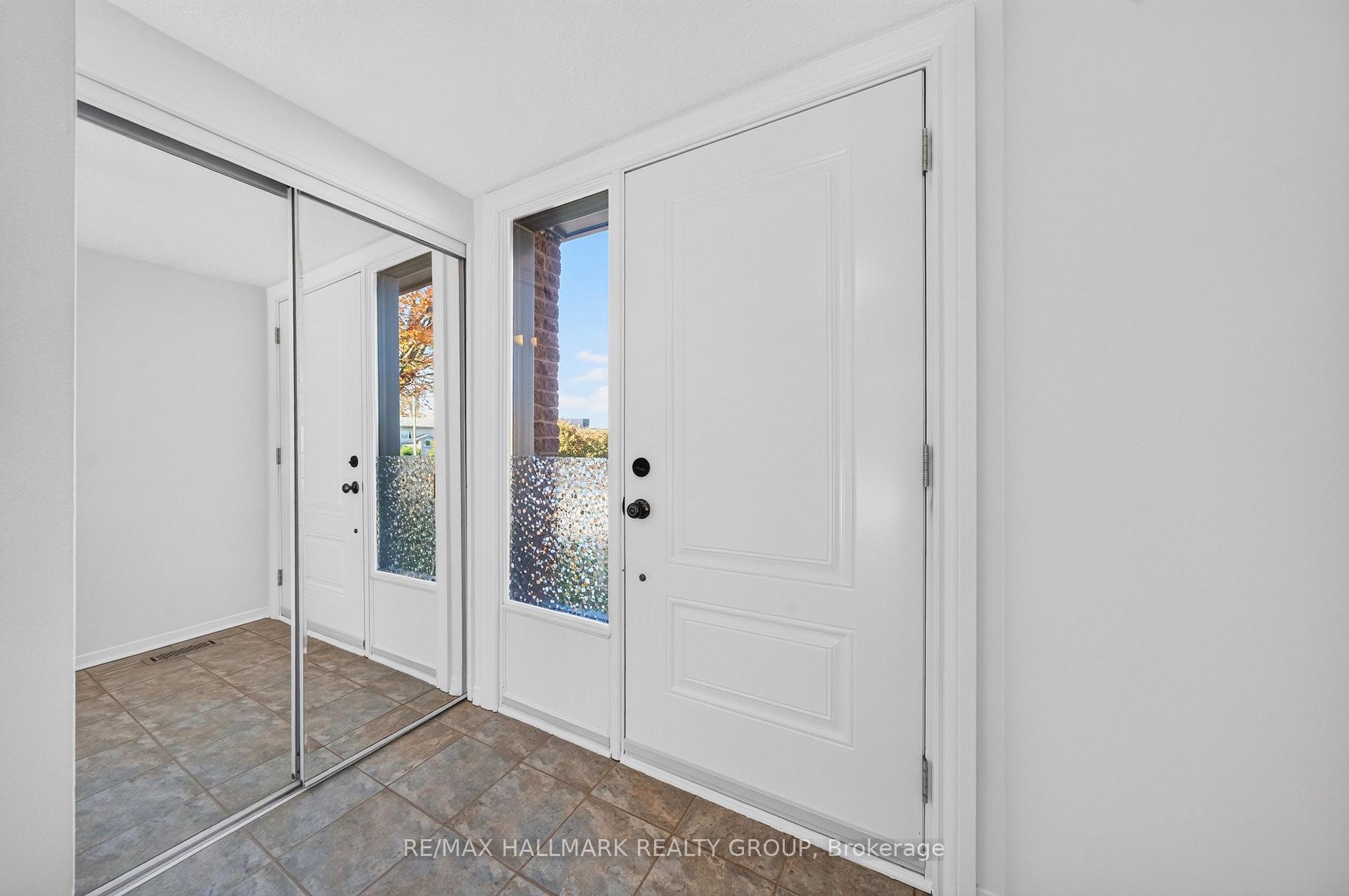 Photo 4 of 122 Costello Avenue, Ottawa, Leslie Park — HOMEH