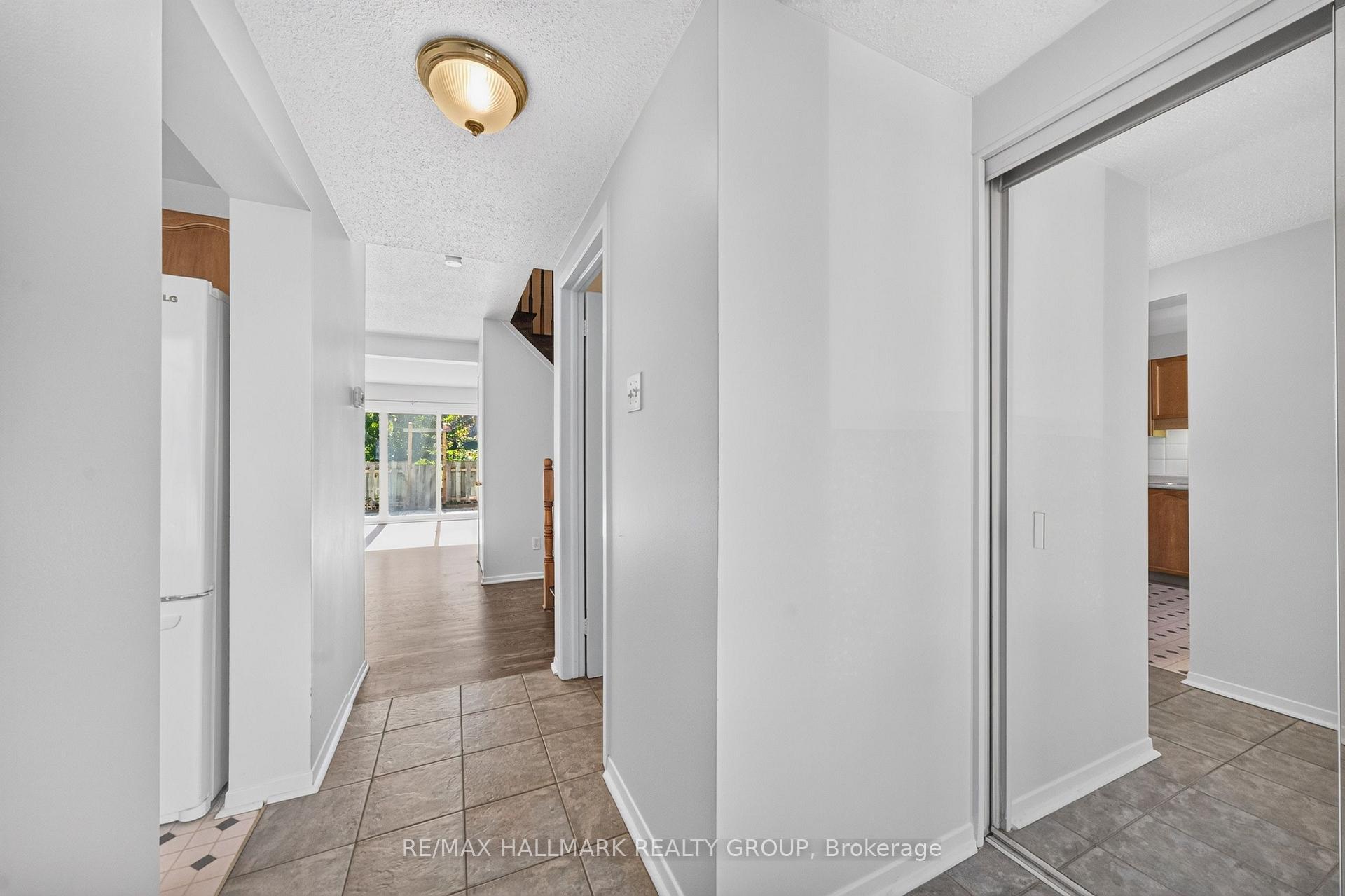 Photo 5 of 122 Costello Avenue, Ottawa, Leslie Park — HOMEH