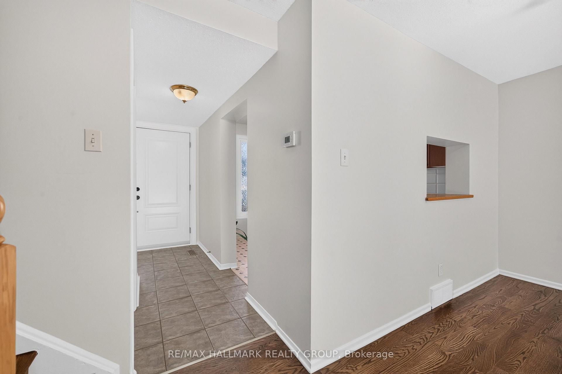 Photo 15 of 122 Costello Avenue, Ottawa, Leslie Park — HOMEH