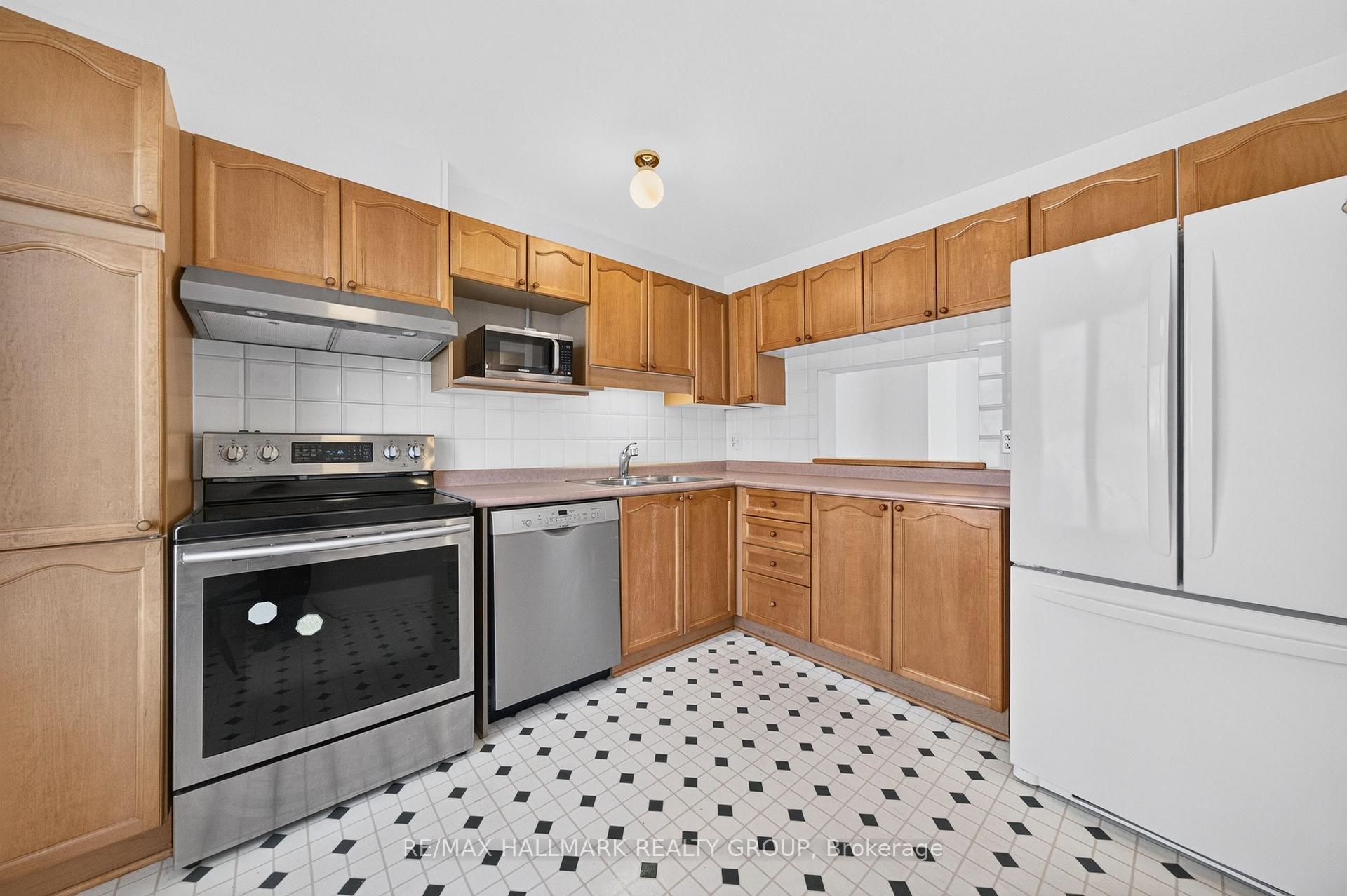 Photo 17 of 122 Costello Avenue, Ottawa, Leslie Park — HOMEH
