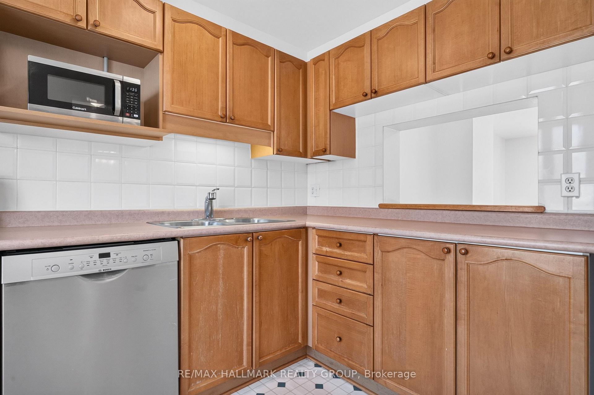 Photo 18 of 122 Costello Avenue, Ottawa, Leslie Park — HOMEH