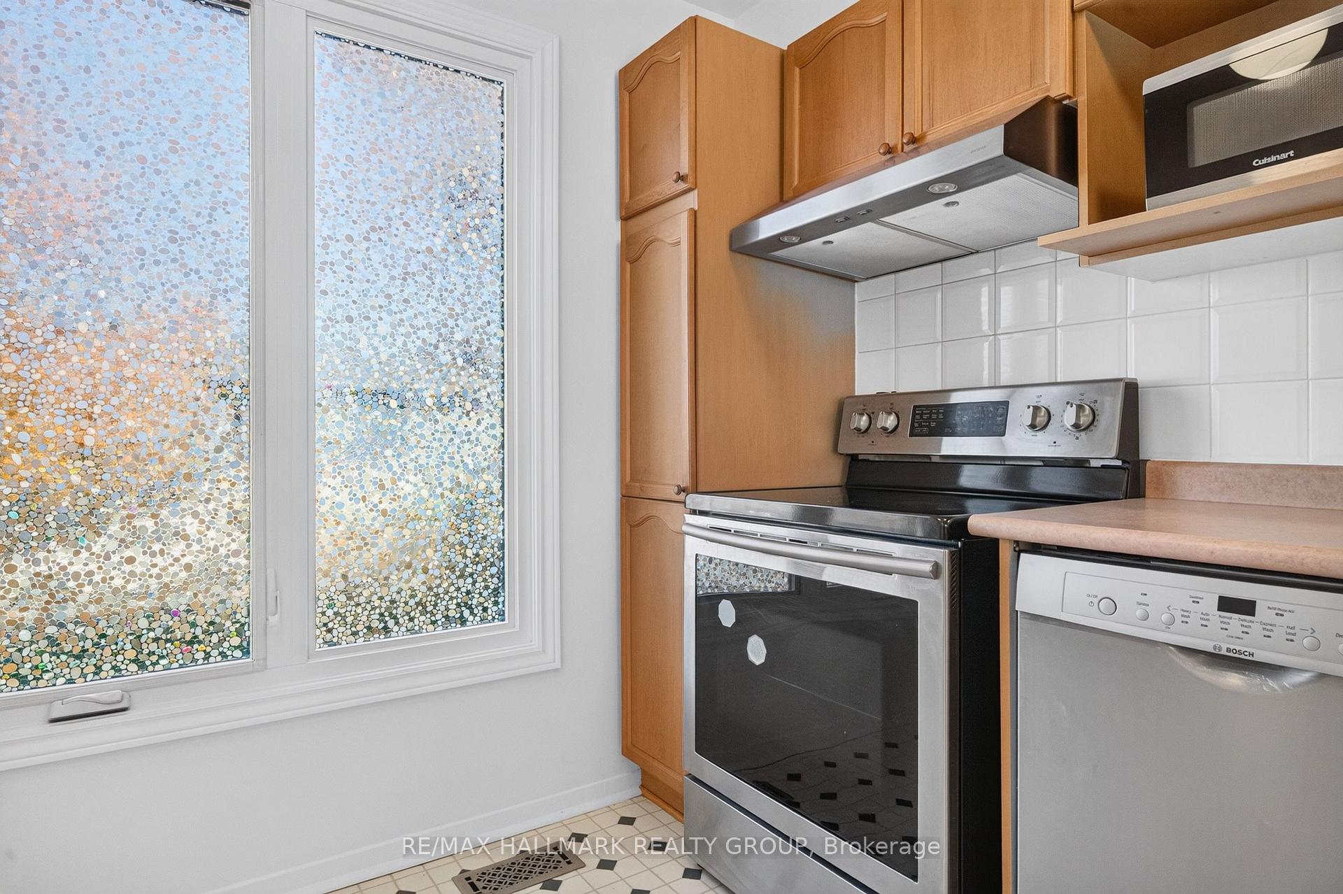 Photo 19 of 122 Costello Avenue, Ottawa, Leslie Park — HOMEH