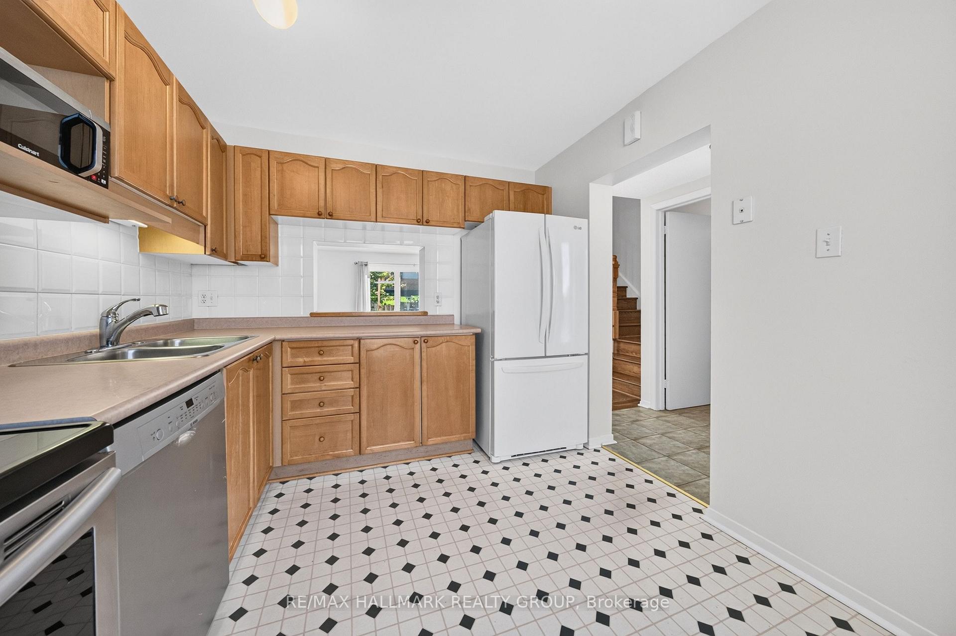 Photo 20 of 122 Costello Avenue, Ottawa, Leslie Park — HOMEH