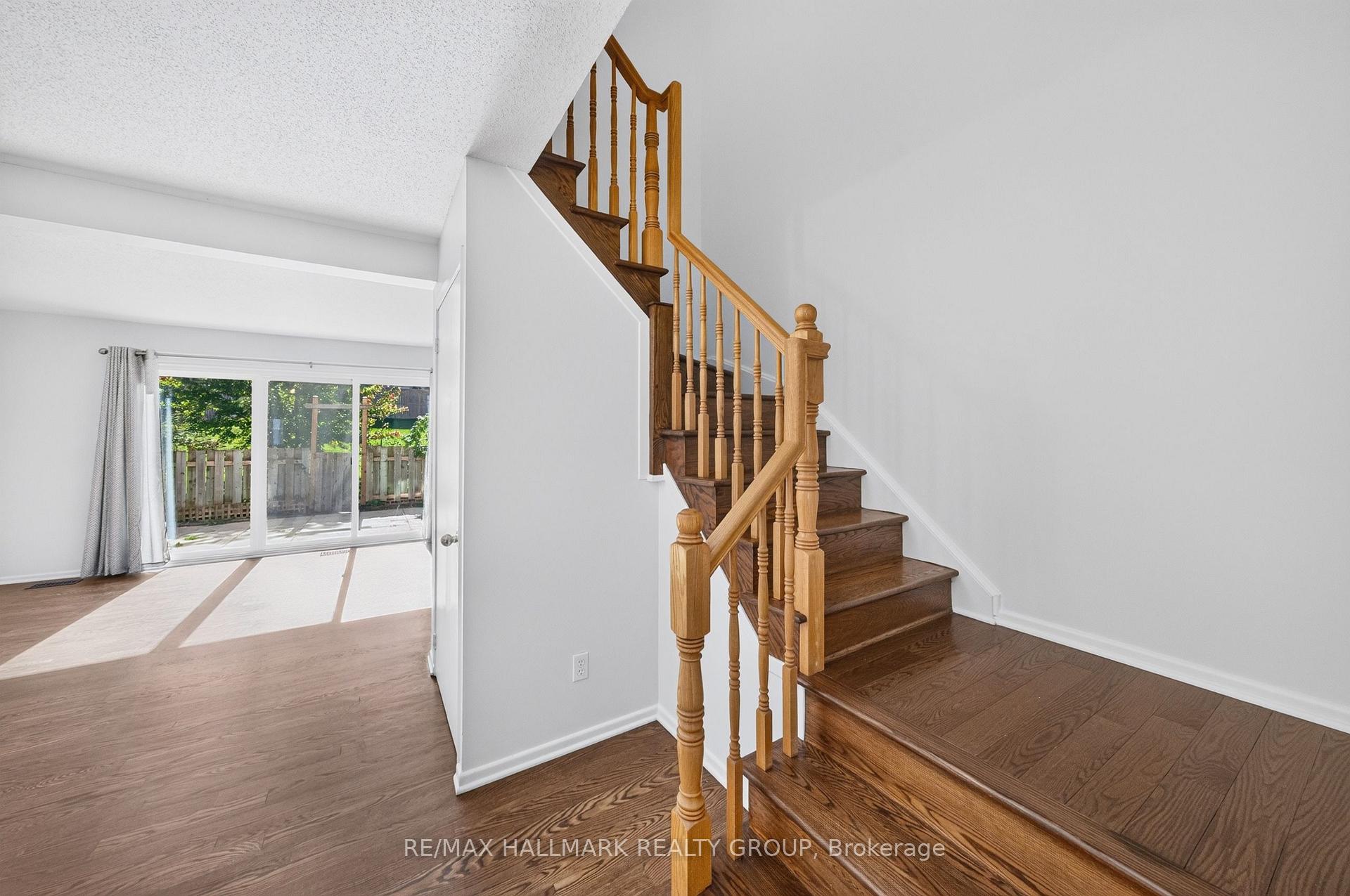 Photo 23 of 122 Costello Avenue, Ottawa, Leslie Park — HOMEH