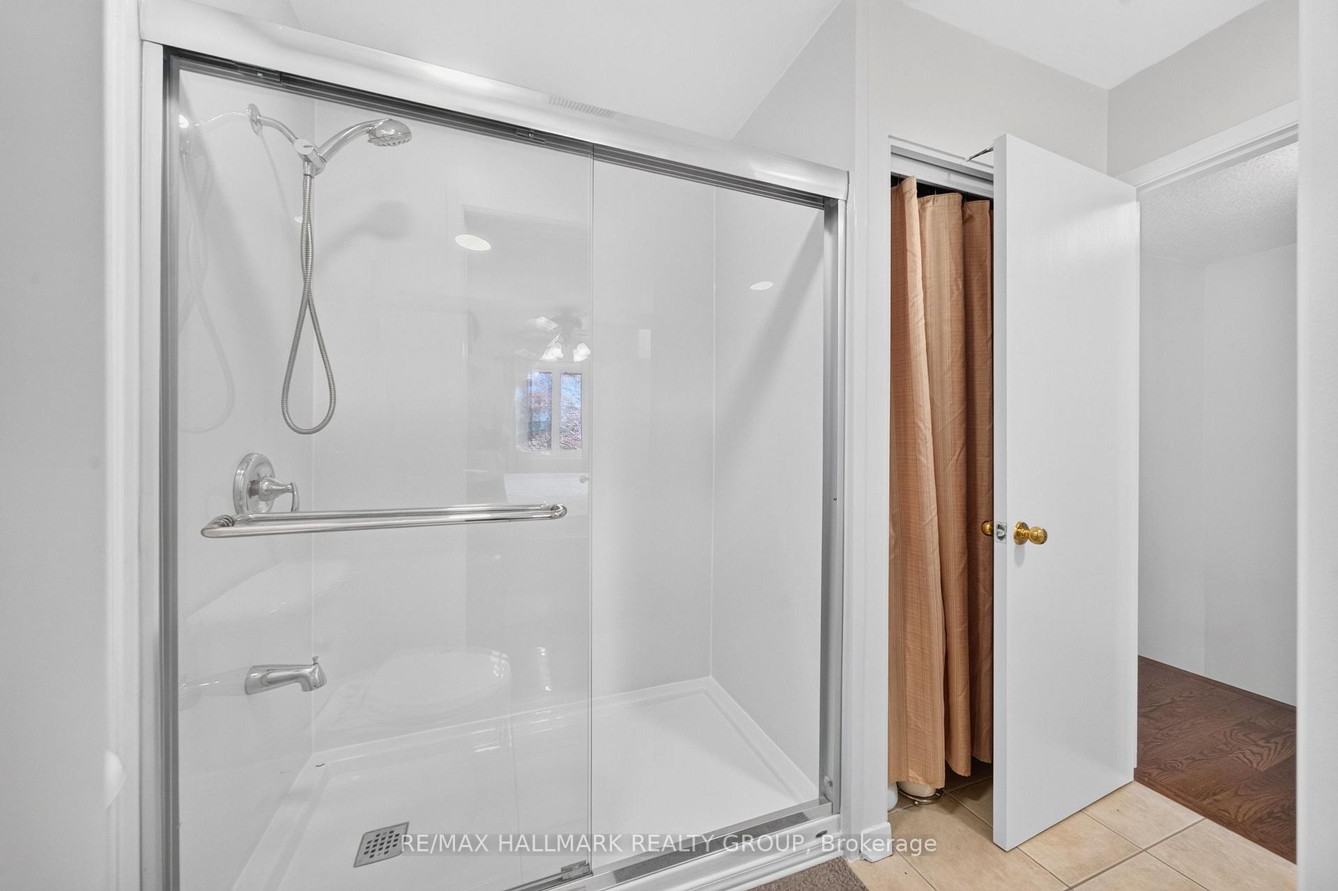 Photo 34 of 122 Costello Avenue, Ottawa, Leslie Park — HOMEH