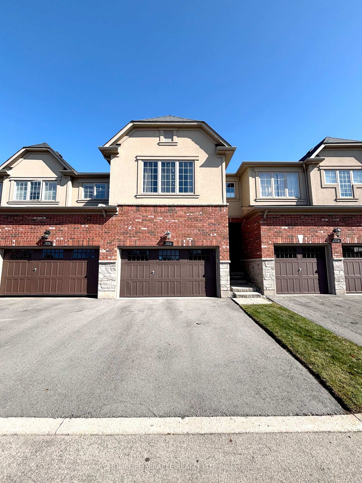 Photo 2 of 133 Oakhaven Place, Hamilton, Meadowlands — HOMEH