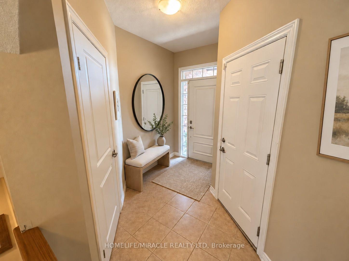 Photo 3 of 133 Oakhaven Place, Hamilton, Meadowlands — HOMEH