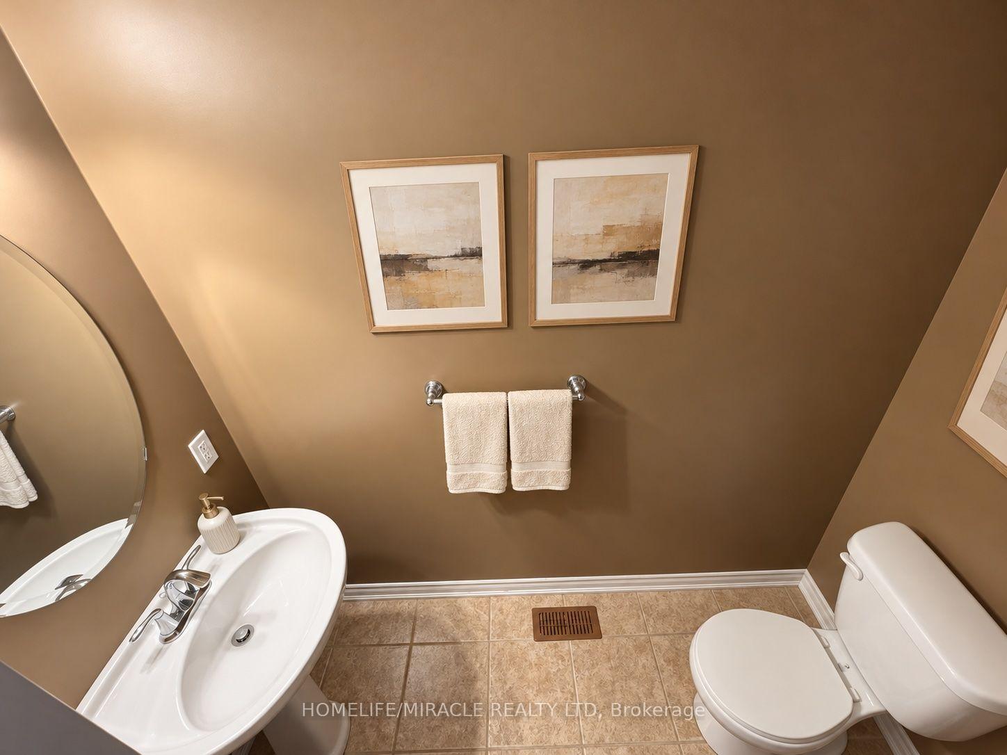 Photo 4 of 133 Oakhaven Place, Hamilton, Meadowlands — HOMEH