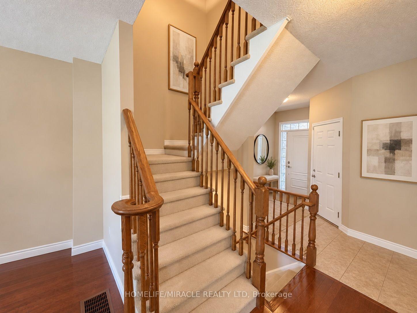 Photo 10 of 133 Oakhaven Place, Hamilton, Meadowlands — HOMEH
