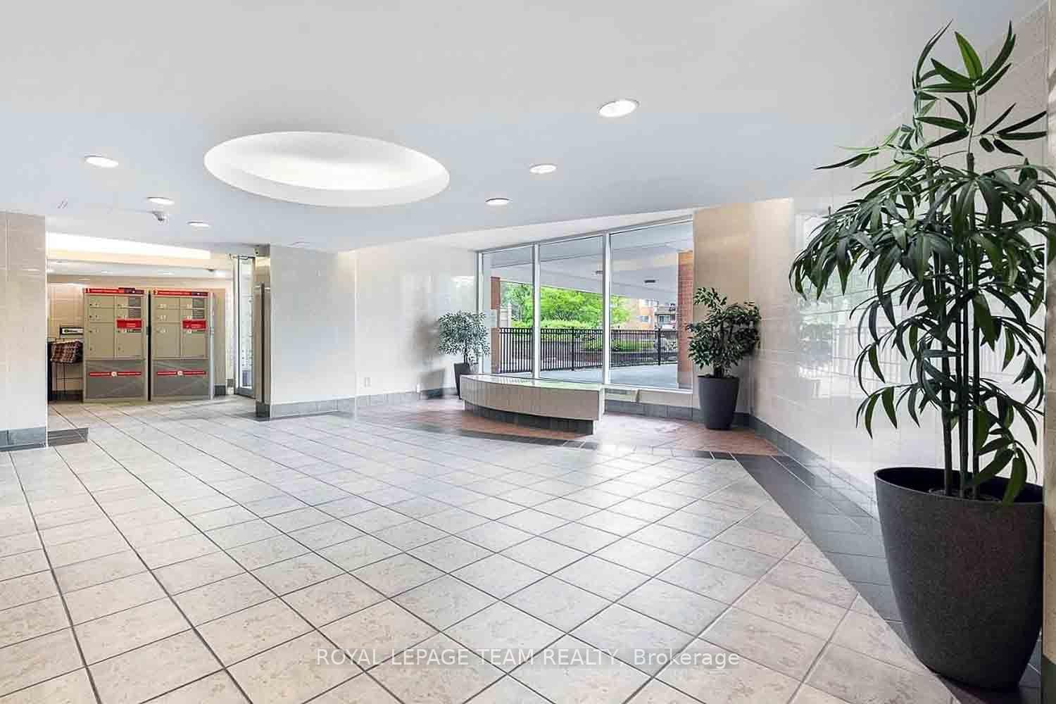 Photo 3 of Unit 409, 2000 Jasmine Crescent, Ottawa, Beacon Hill South — HOMEH