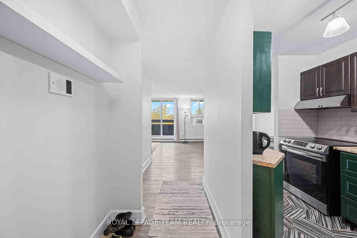 Photo 5 of Unit 409, 2000 Jasmine Crescent, Ottawa, Beacon Hill South — HOMEH