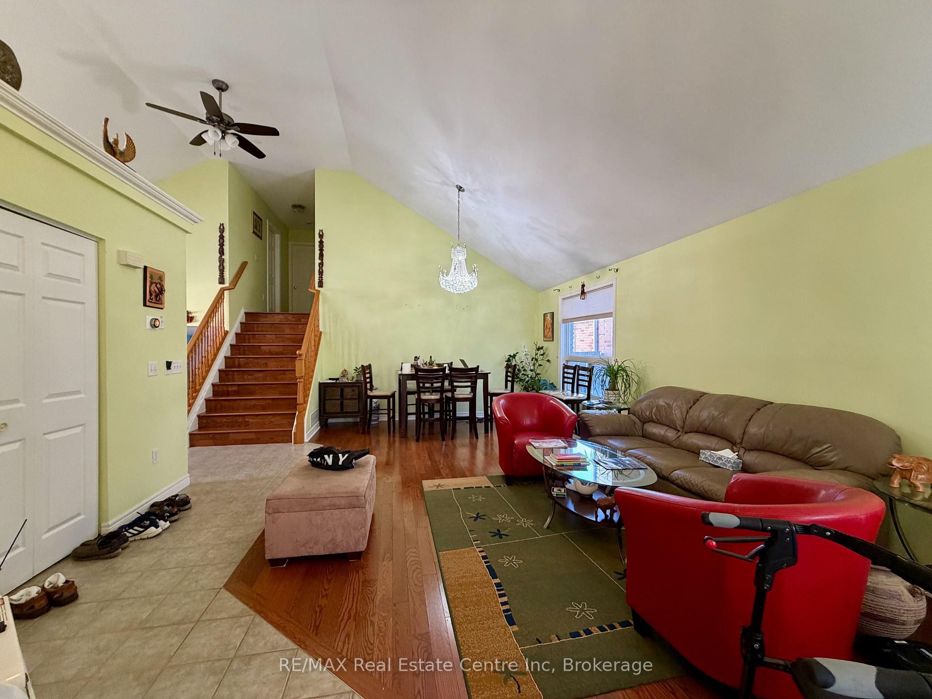 Photo 3 of 162 Clairfields Drive W, Guelph, Clairfields/Hanlon Business Park — HOMEH