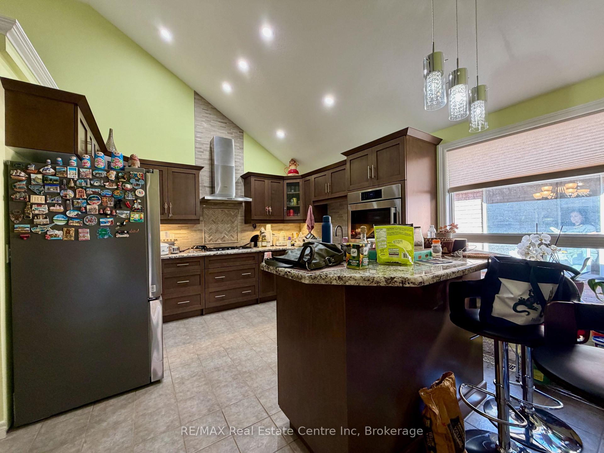 Photo 6 of 162 Clairfields Drive W, Guelph, Clairfields/Hanlon Business Park — HOMEH