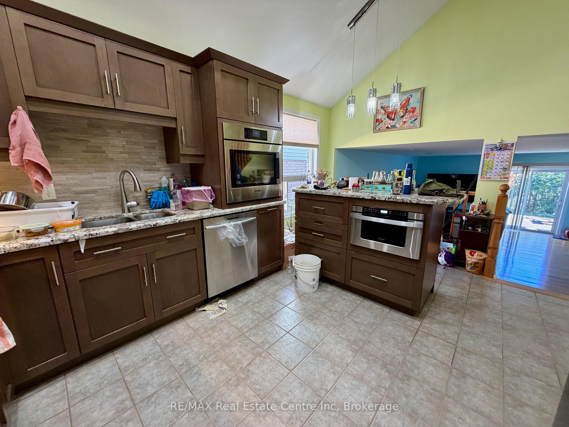 Photo 9 of 162 Clairfields Drive W, Guelph, Clairfields/Hanlon Business Park — HOMEH