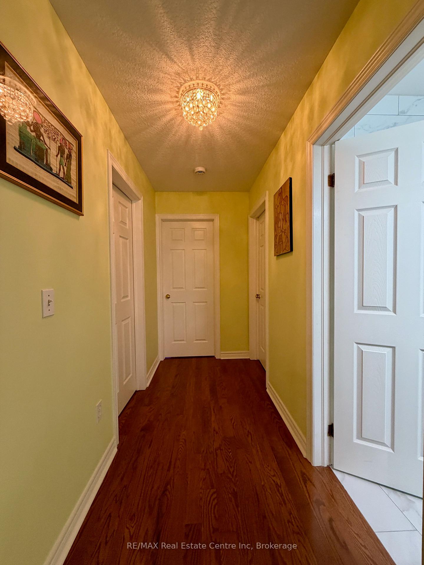 Photo 16 of 162 Clairfields Drive W, Guelph, Clairfields/Hanlon Business Park — HOMEH