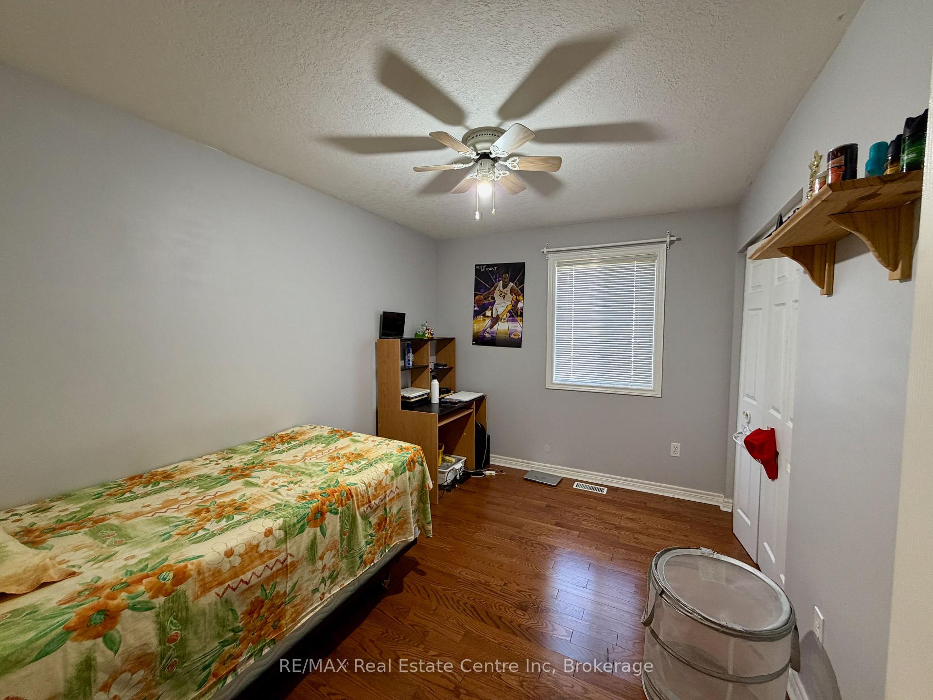 Photo 18 of 162 Clairfields Drive W, Guelph, Clairfields/Hanlon Business Park — HOMEH