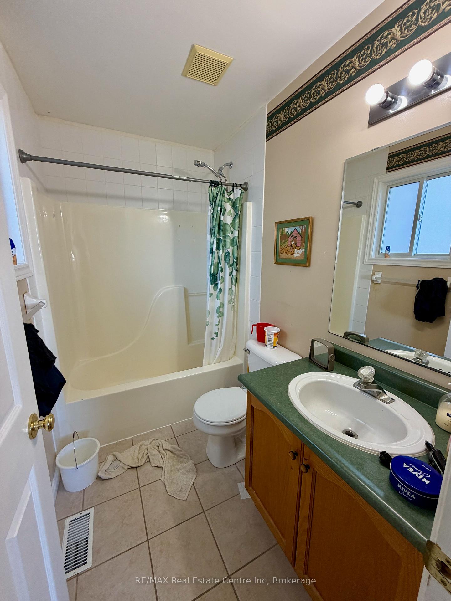 Photo 21 of 162 Clairfields Drive W, Guelph, Clairfields/Hanlon Business Park — HOMEH