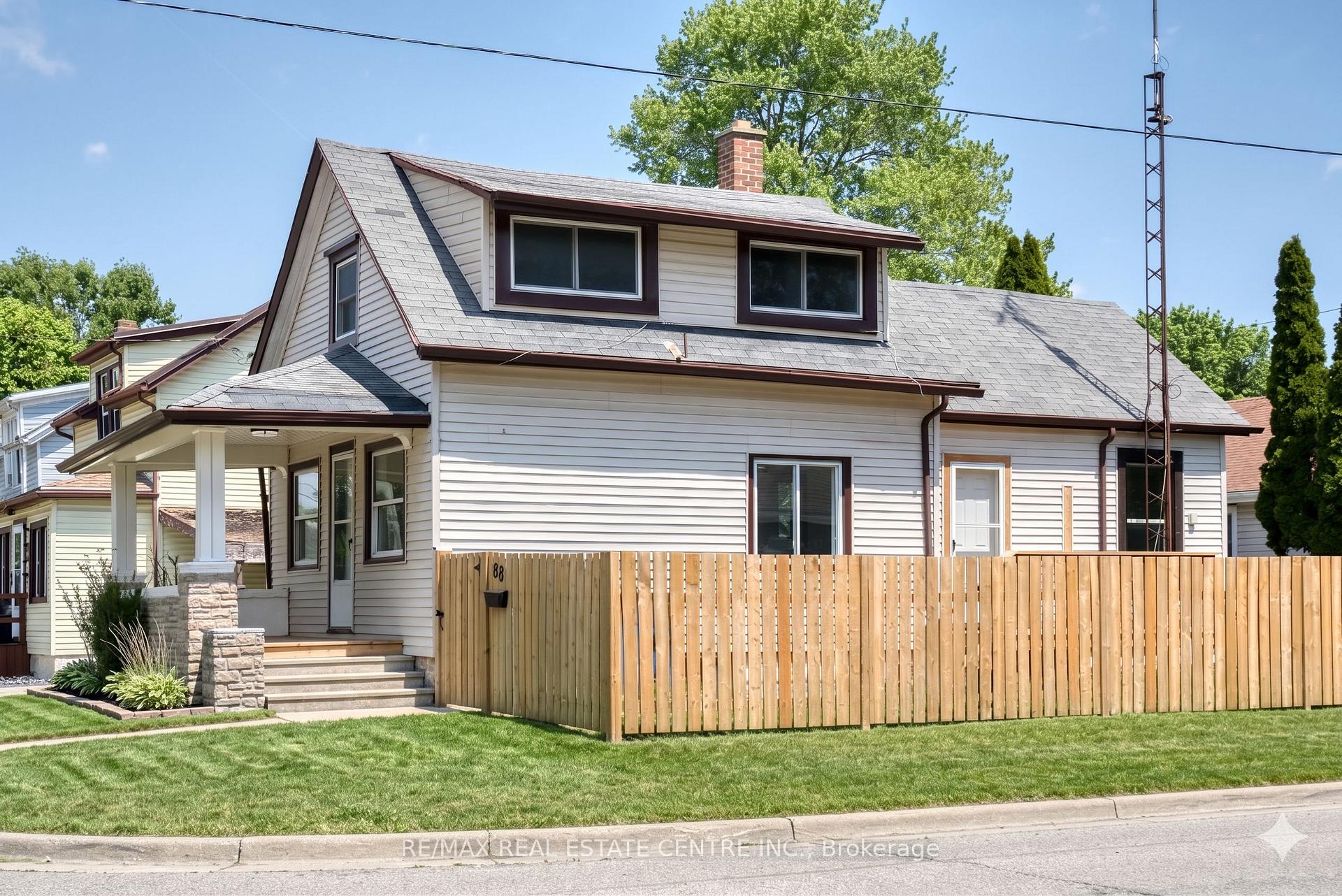 Photo 2 of 88 Lorne Avenue, Chatham-Kent — HOMEH