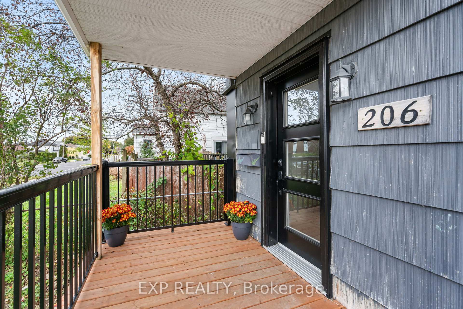 Photo 4 of 206 Fifth Street W, Cornwall, Cornwall — HOMEH