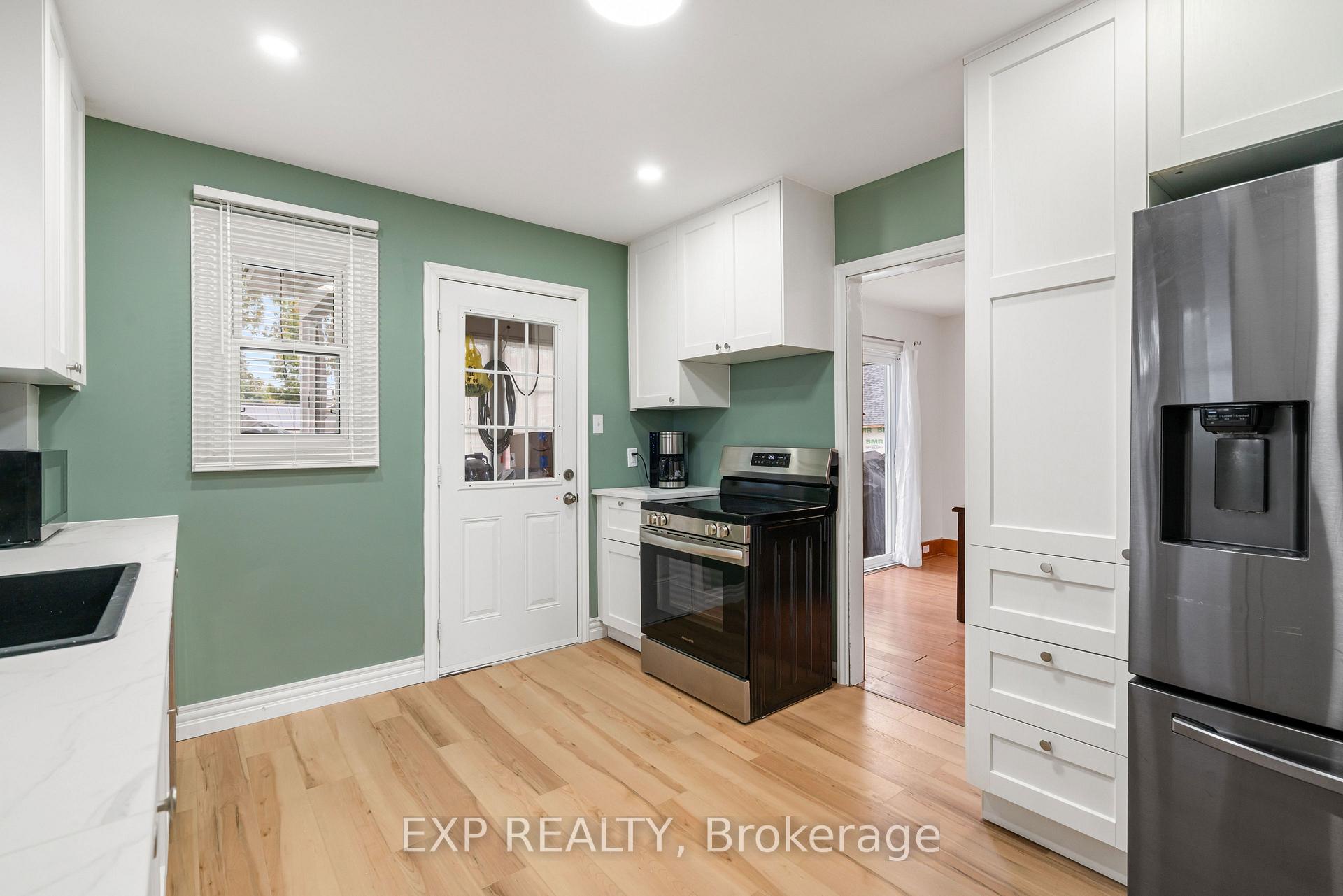 Photo 11 of 206 Fifth Street W, Cornwall, Cornwall — HOMEH