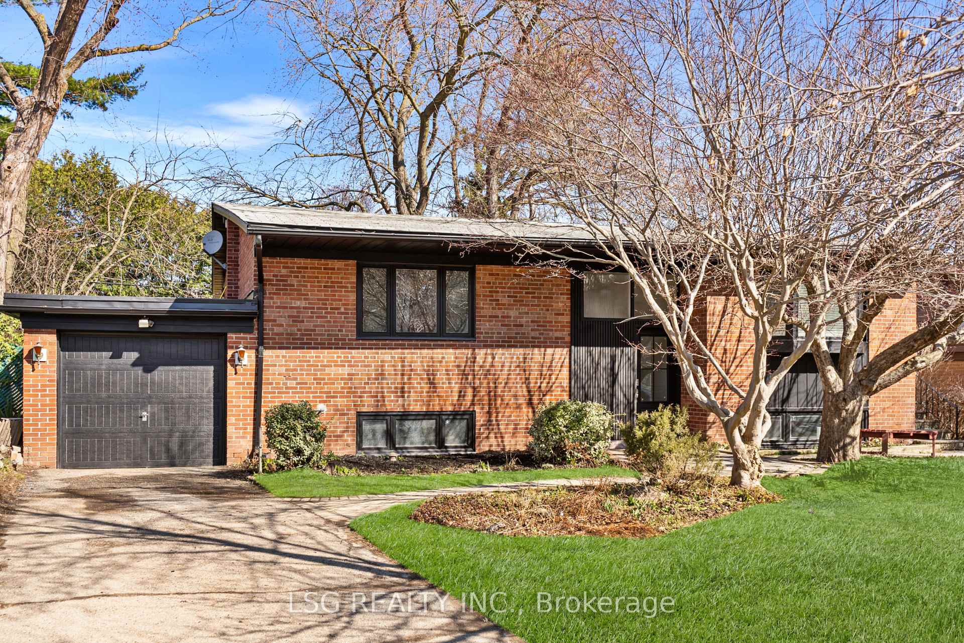 Photo 4 of 26 Grangemill Crescent, North York, Banbury-Don Mills — HOMEH