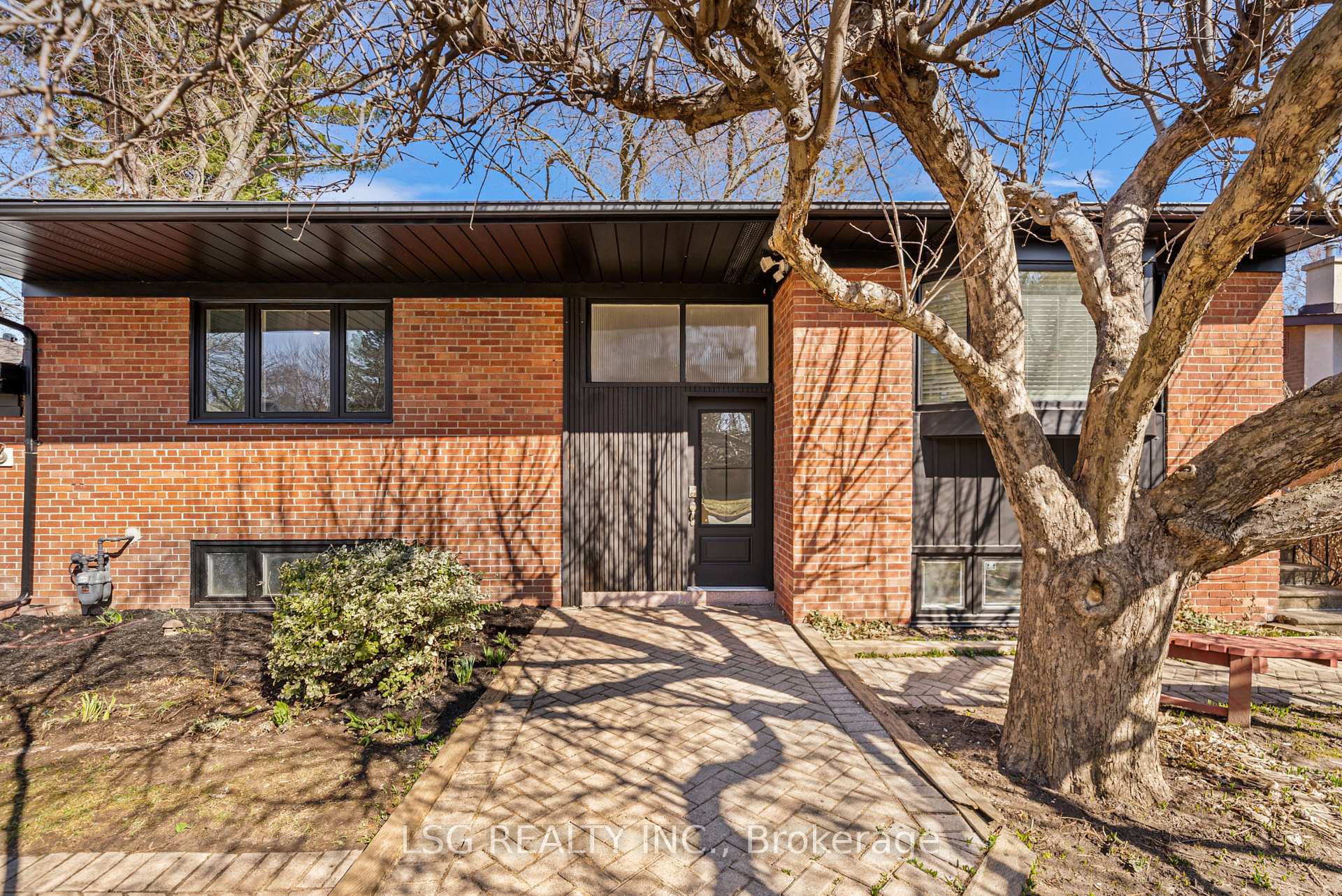 Photo 5 of 26 Grangemill Crescent, North York, Banbury-Don Mills — HOMEH